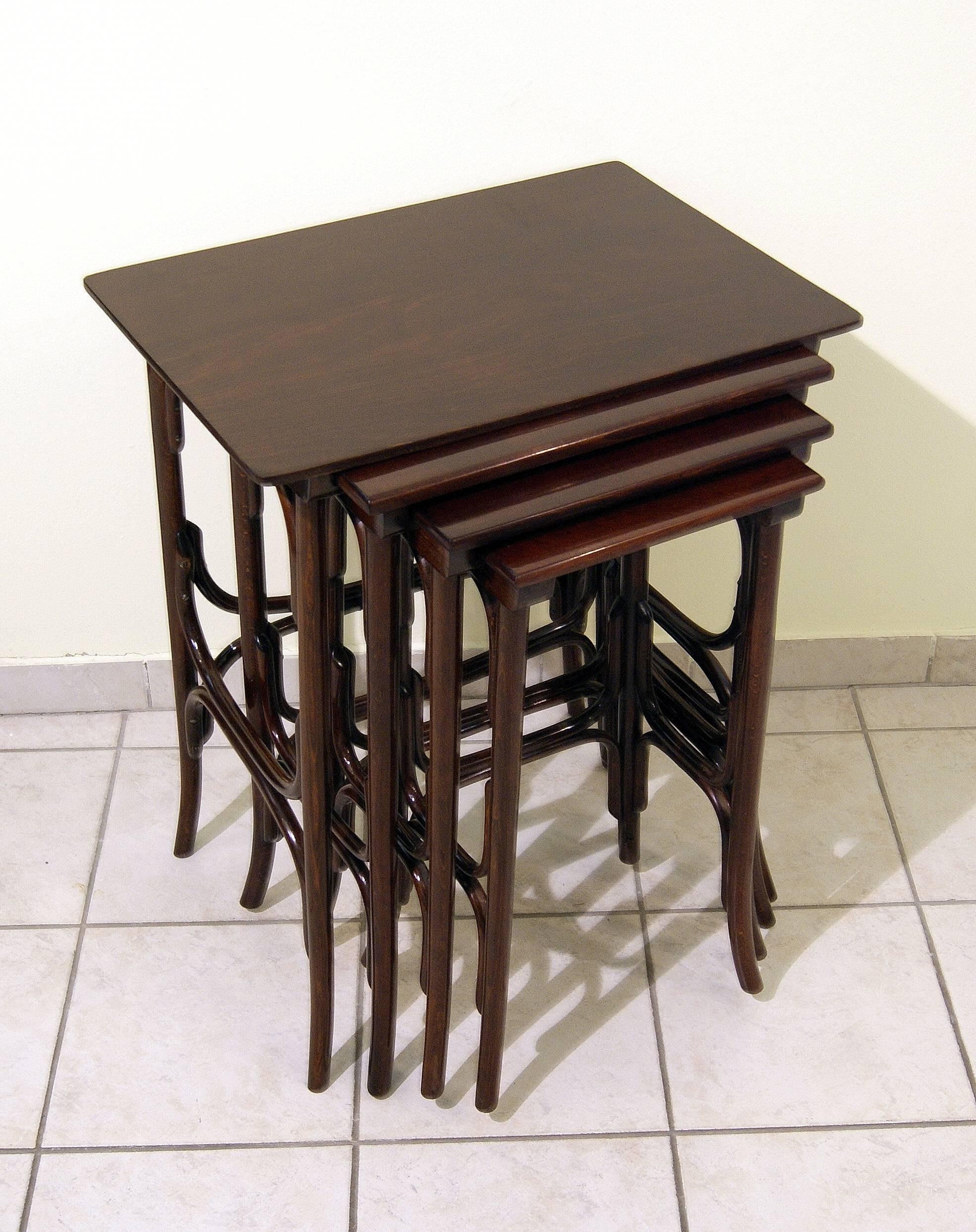 Thonet Art Nouveau Vienna nesting tables.
Model number 10.
designed, circa 1900.
Vienna, made circa 1905.
 
Beechwood/dark mahogany stained/
Refurbished by Hand.

Measures of largest table:
Height: 72.0 cm 28.34 inches.
Width: 60.0 cm