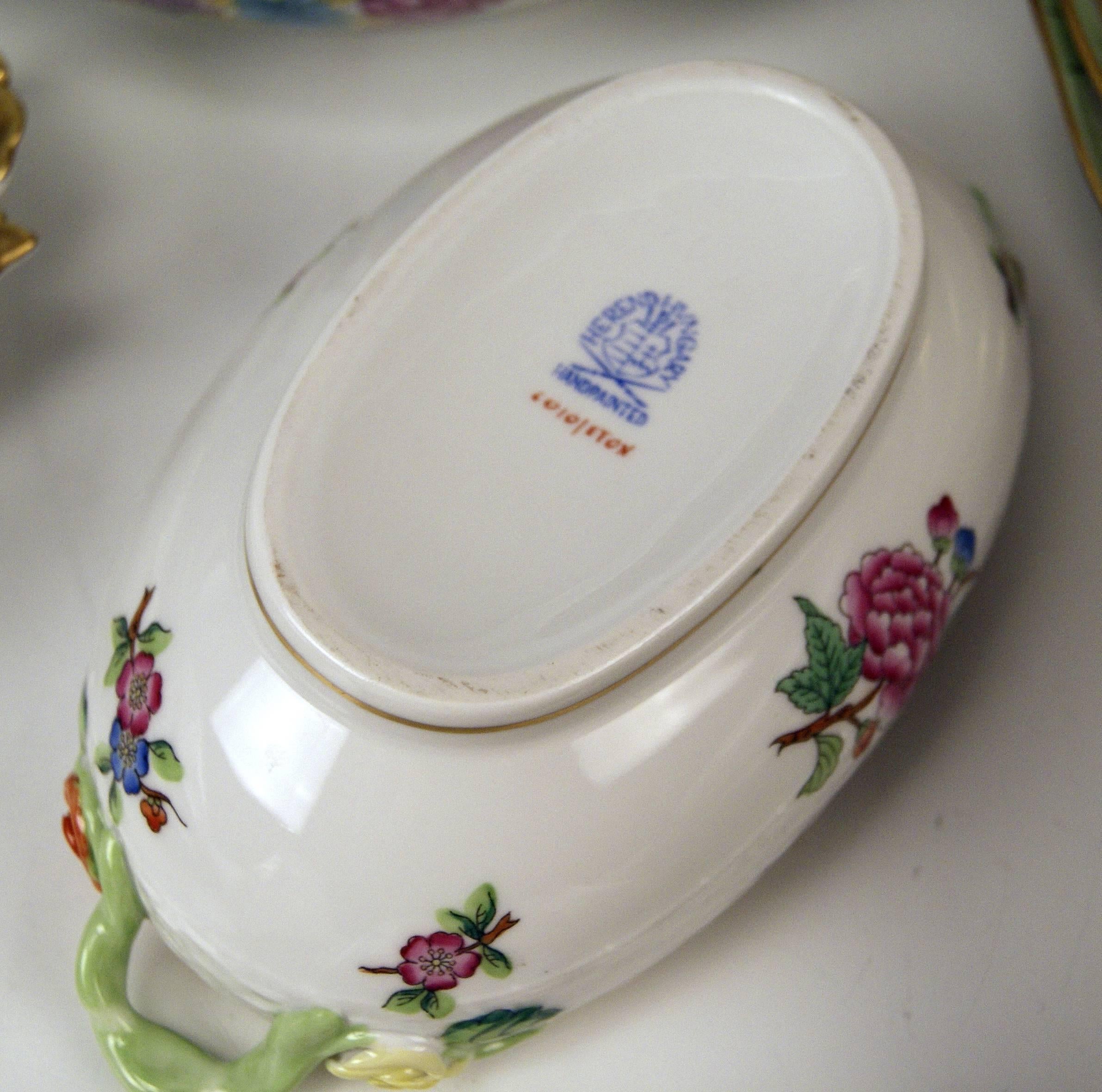 Hungarian Herend Dinner Set for Six Persons Victoria Avec Bord En or Vbo, circa 1970-1976