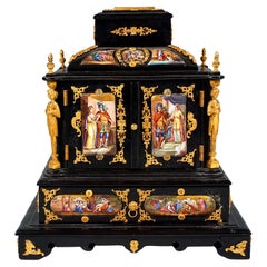 Commodes and Chests of Drawers