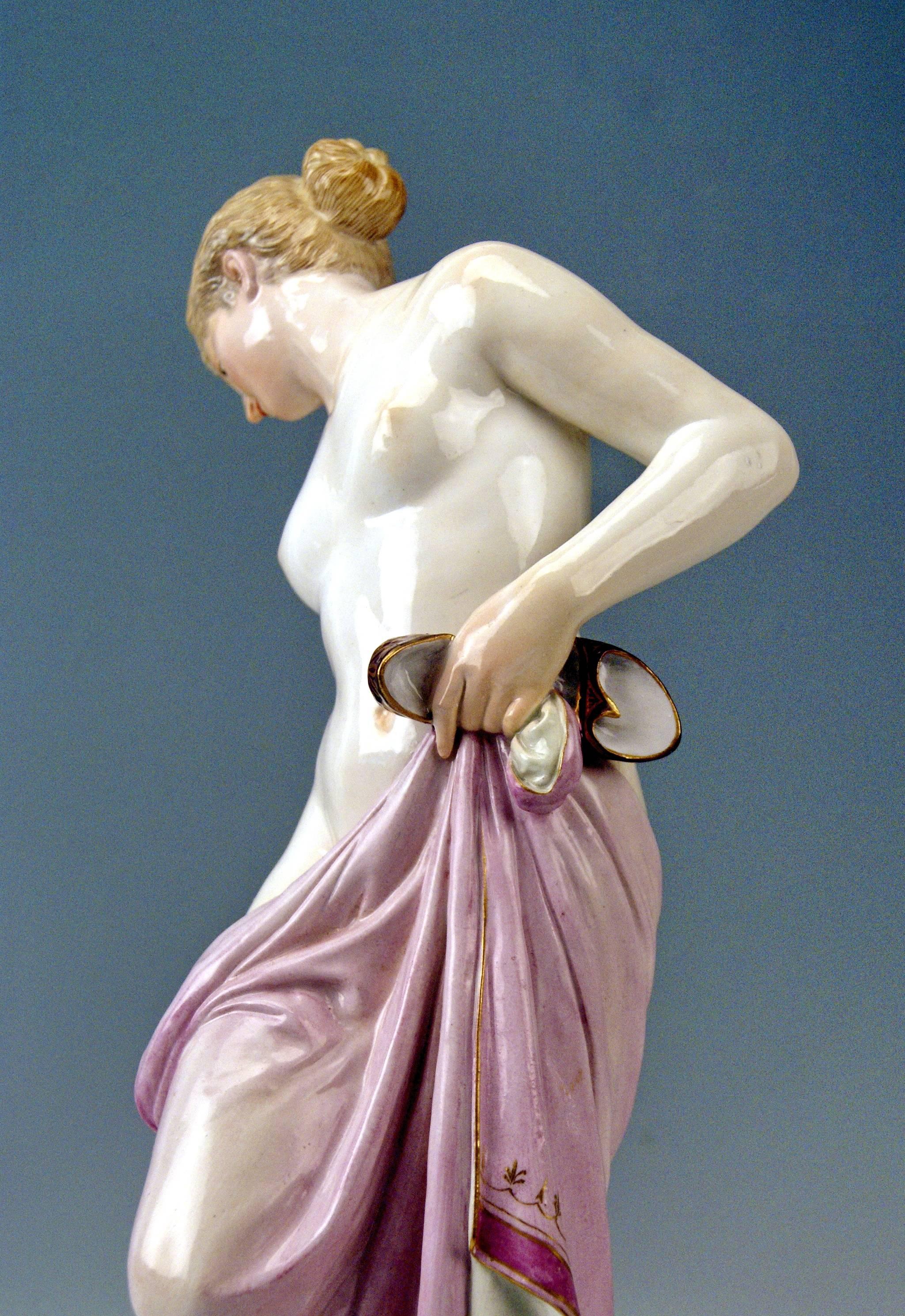 Neoclassical Meissen Female Nude Figurine after the Bath Model M 193 by Robert Ockelmann
