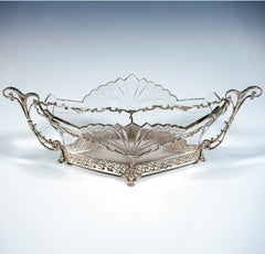 Delicada jardinera de plata, con revestimiento interior de cristal tallado original, Grecia, hacia 1970