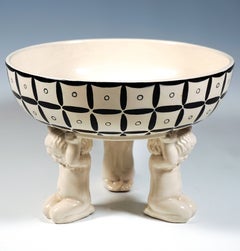 Centro de mesa de cerámica de estilo Art Nouveau con tres putti, de Michael Powolny, Viena, 1919