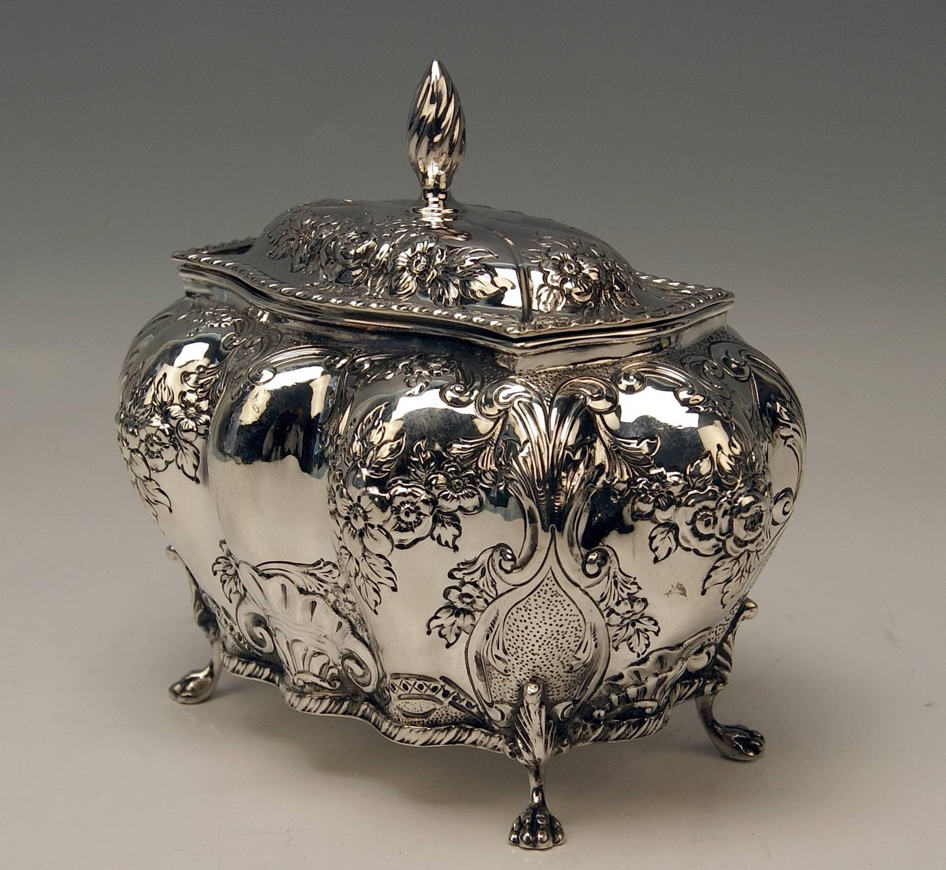 Late Victorian Sterling Silver Box by G.Nathan & R.Hayes UK Chester, circa 1902-1903