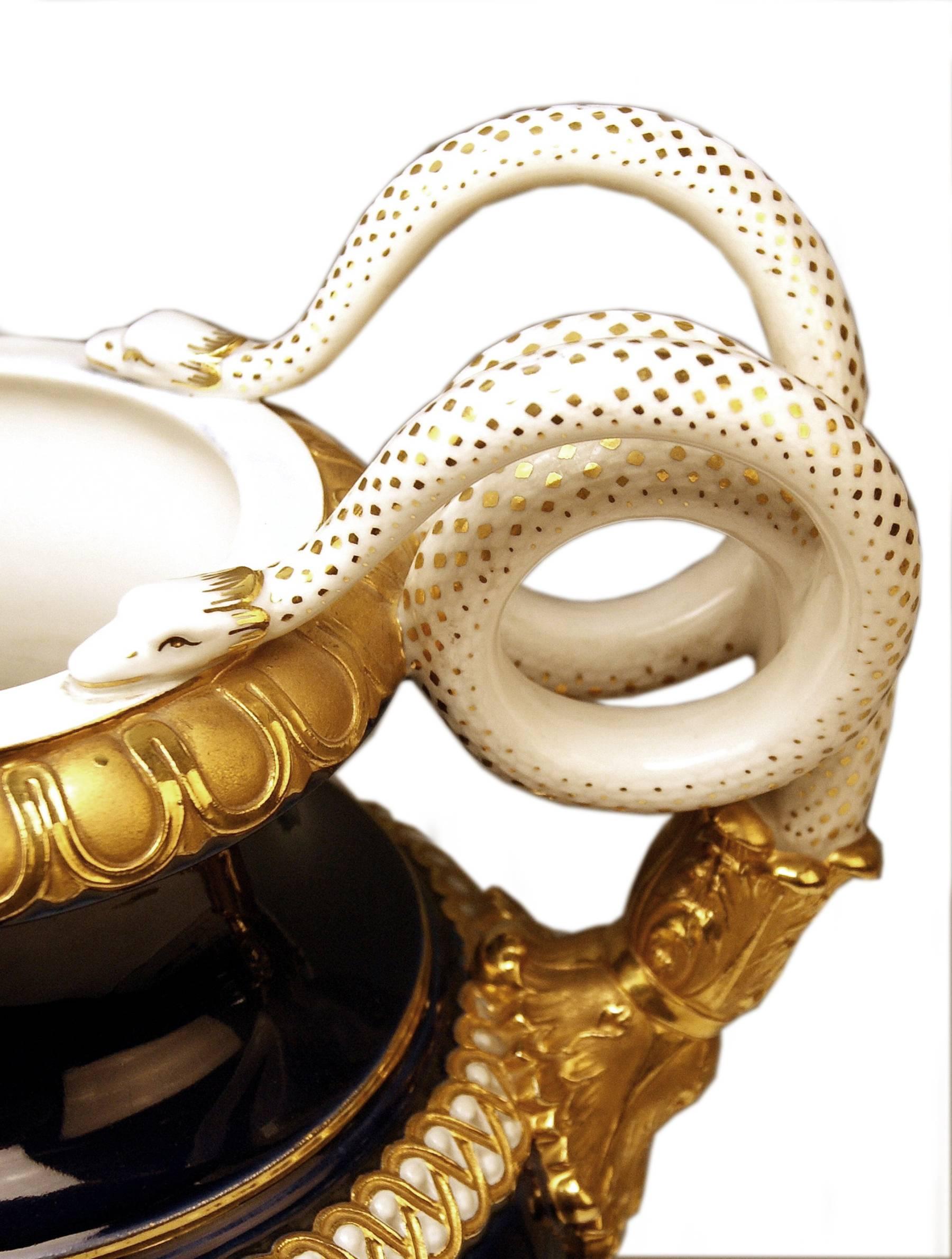 Meissen Huge Snake Handles Vase Flowers, Model A 148, circa 1935 In Excellent Condition In Vienna, AT
