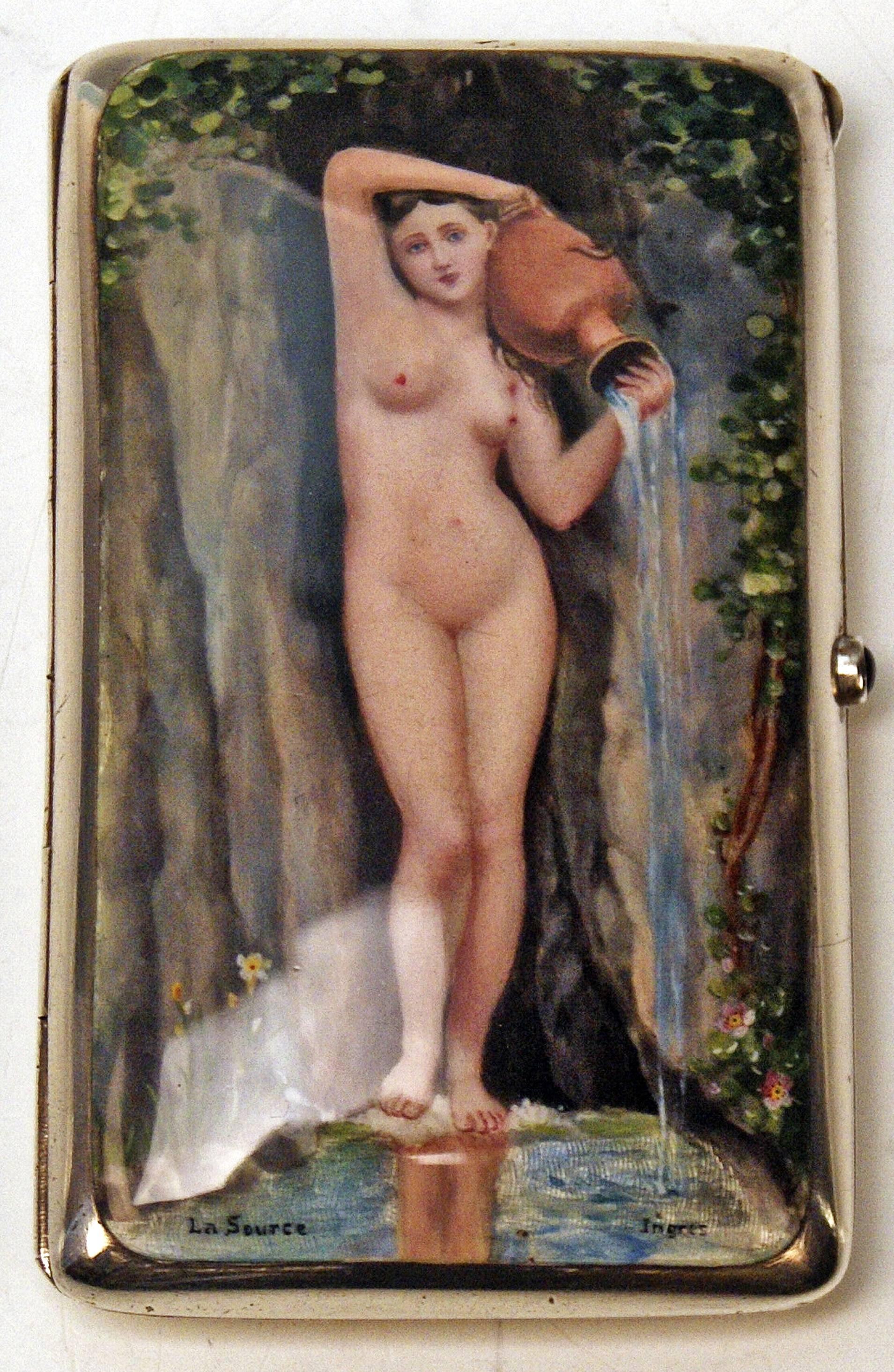 Gorgeous sterling silver cigarette box / case with enamel painting covering lid: female nude called 'the source', once created by the famous french neoclassical painter Jean Auguste Dominique Ingres (1780-1867).

The lid is decorated with stunning