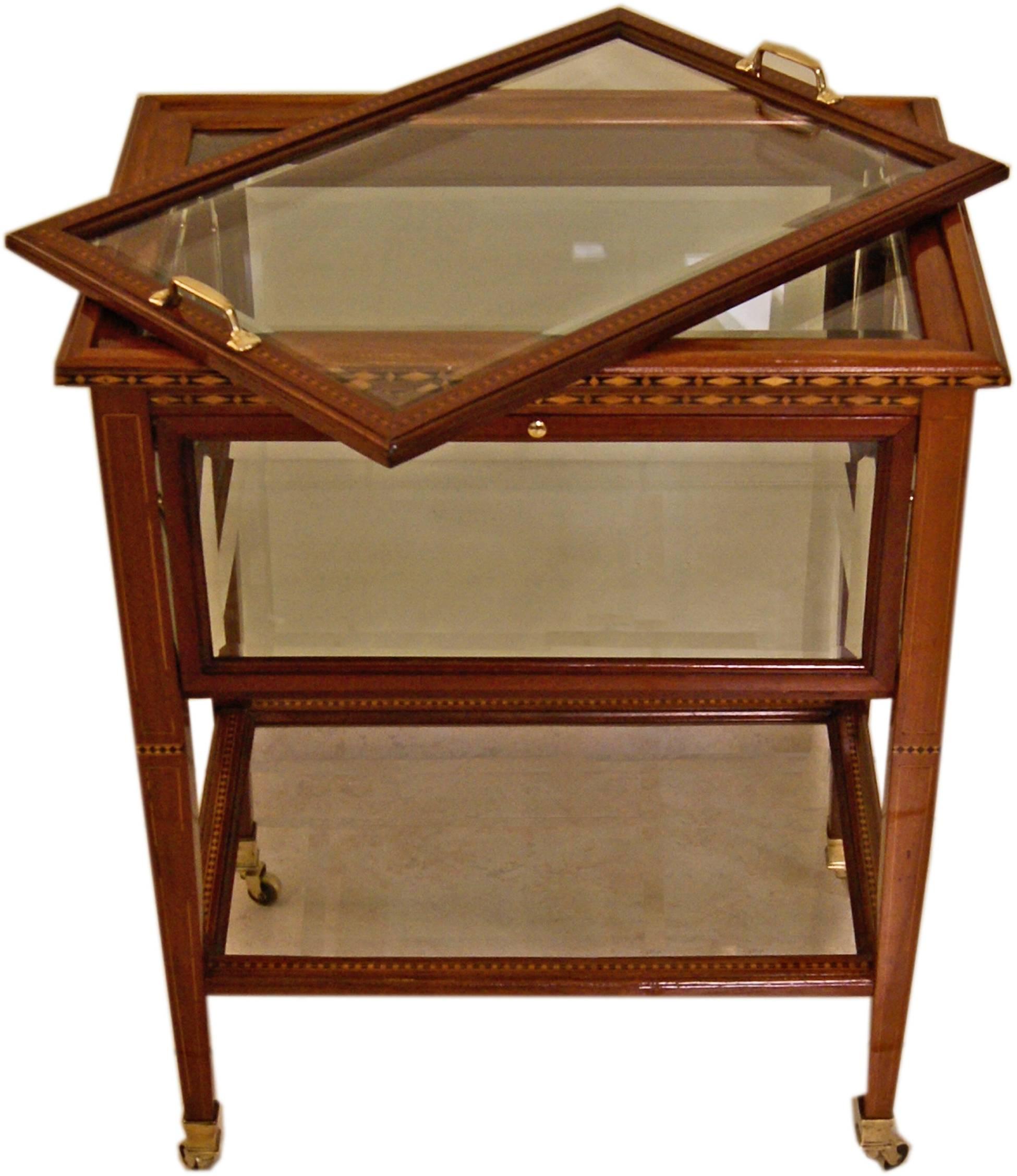 Early 20th Century Vienna Art Nouveau Serving Trolley Bar Cart Mahogany with Inlays, circa 1900