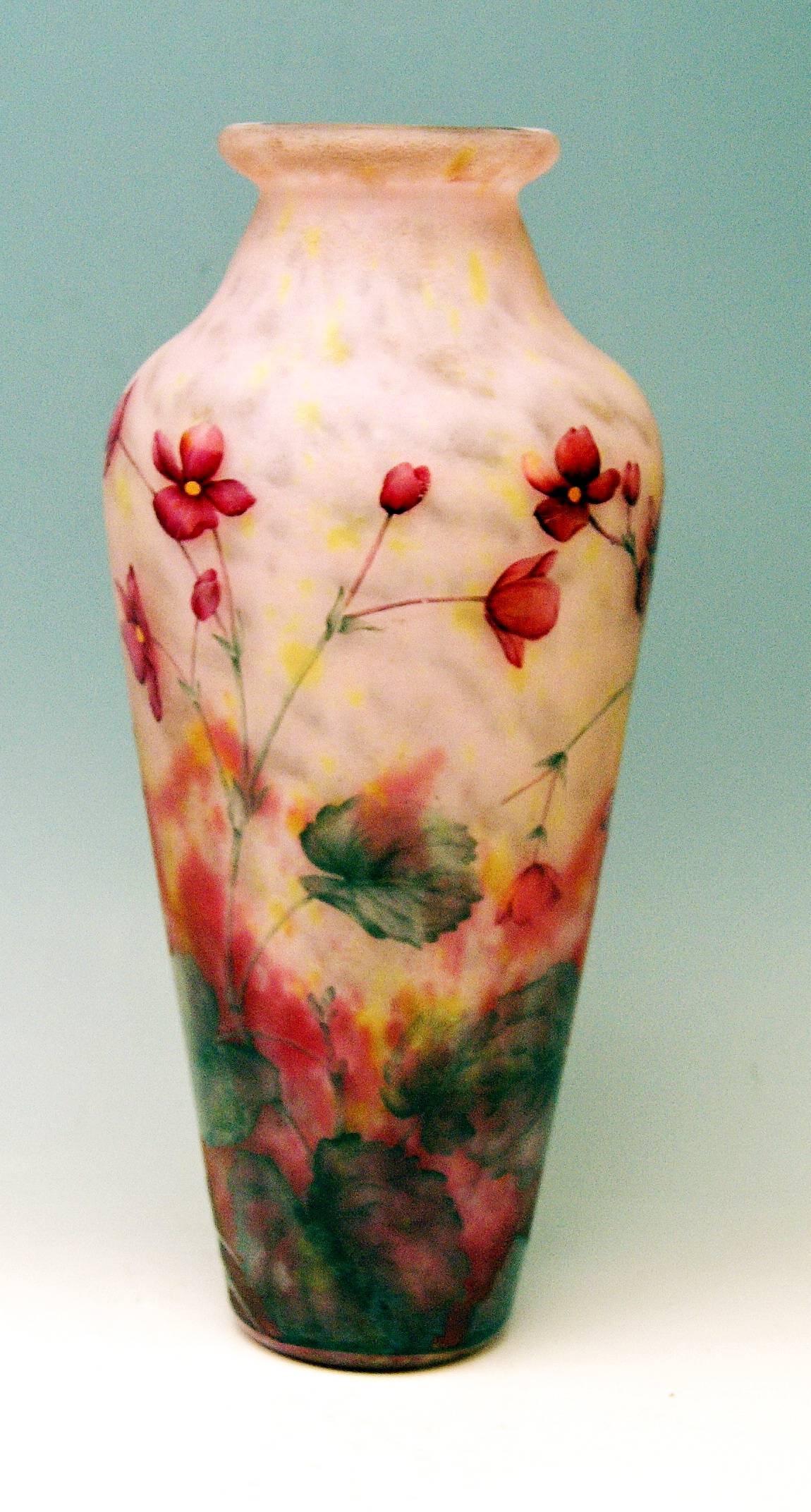  Vase Daum Nancy Art Nouveau Flowers Leaves France Lorraine made circa 1915 In Excellent Condition In Vienna, AT