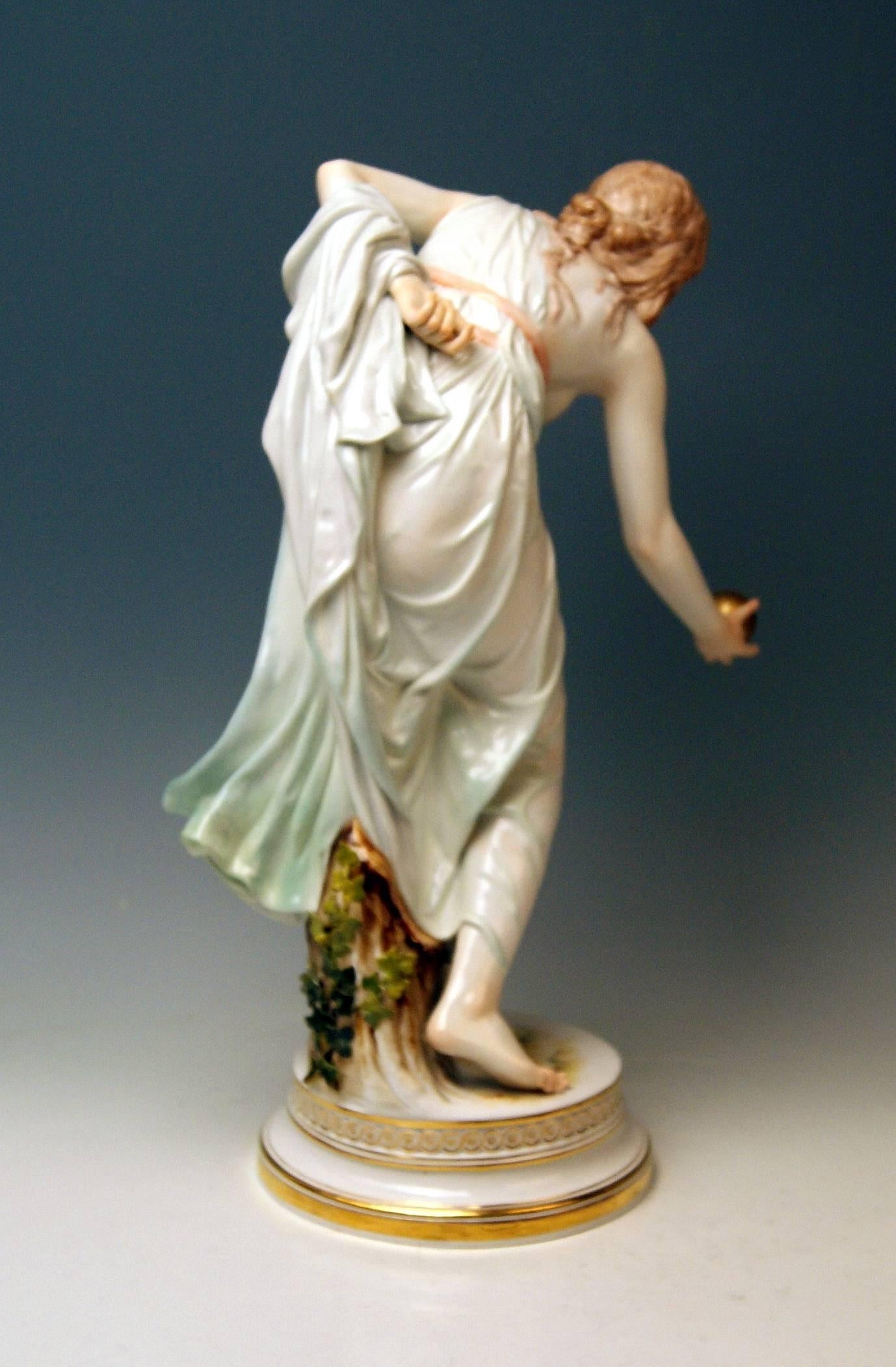 Meissen Girl Playing Bowls Walter Schott Art Nouveau, circa 1900 In Excellent Condition In Vienna, AT