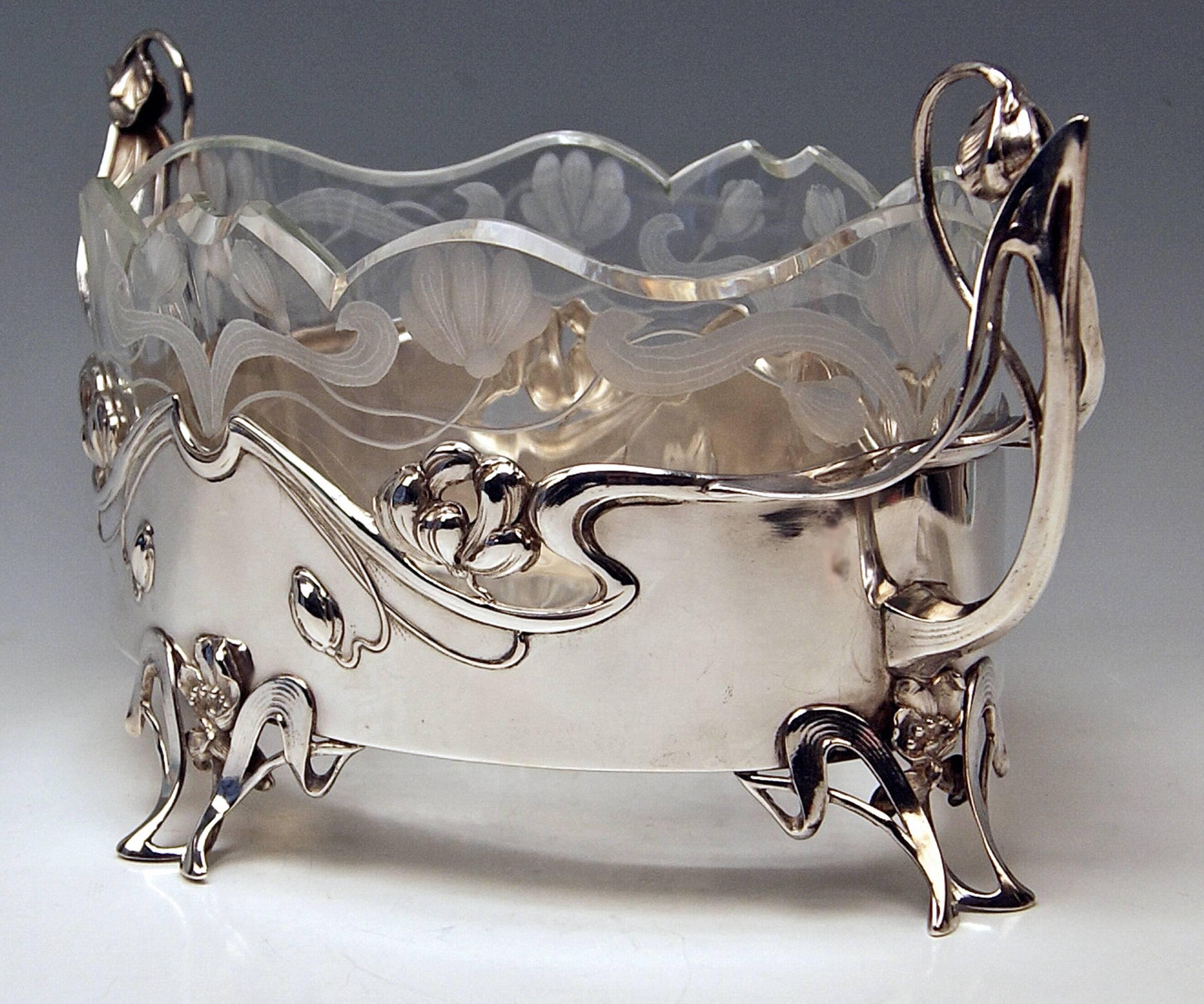 Stunning Art Nouveau large silver flower bowl / jardinière with original glass liner
Hallmarked (viennese silver) 
manufactured circa 1900

It is a finest large silver flower bowl (jardinière) with most elegant original glass liner. Referring to