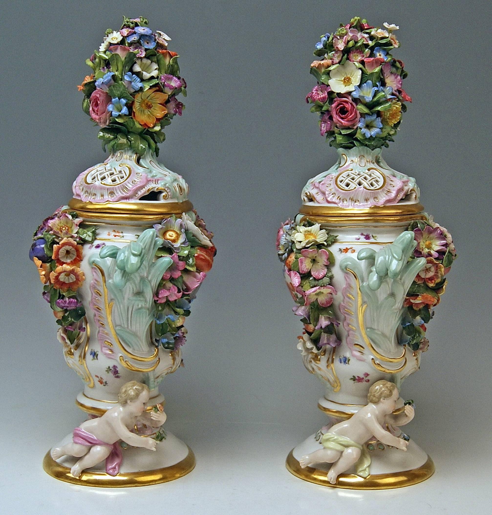 German Meissen Pair of Kaendler Potpourri Lidded Vases Decorations, circa 1850