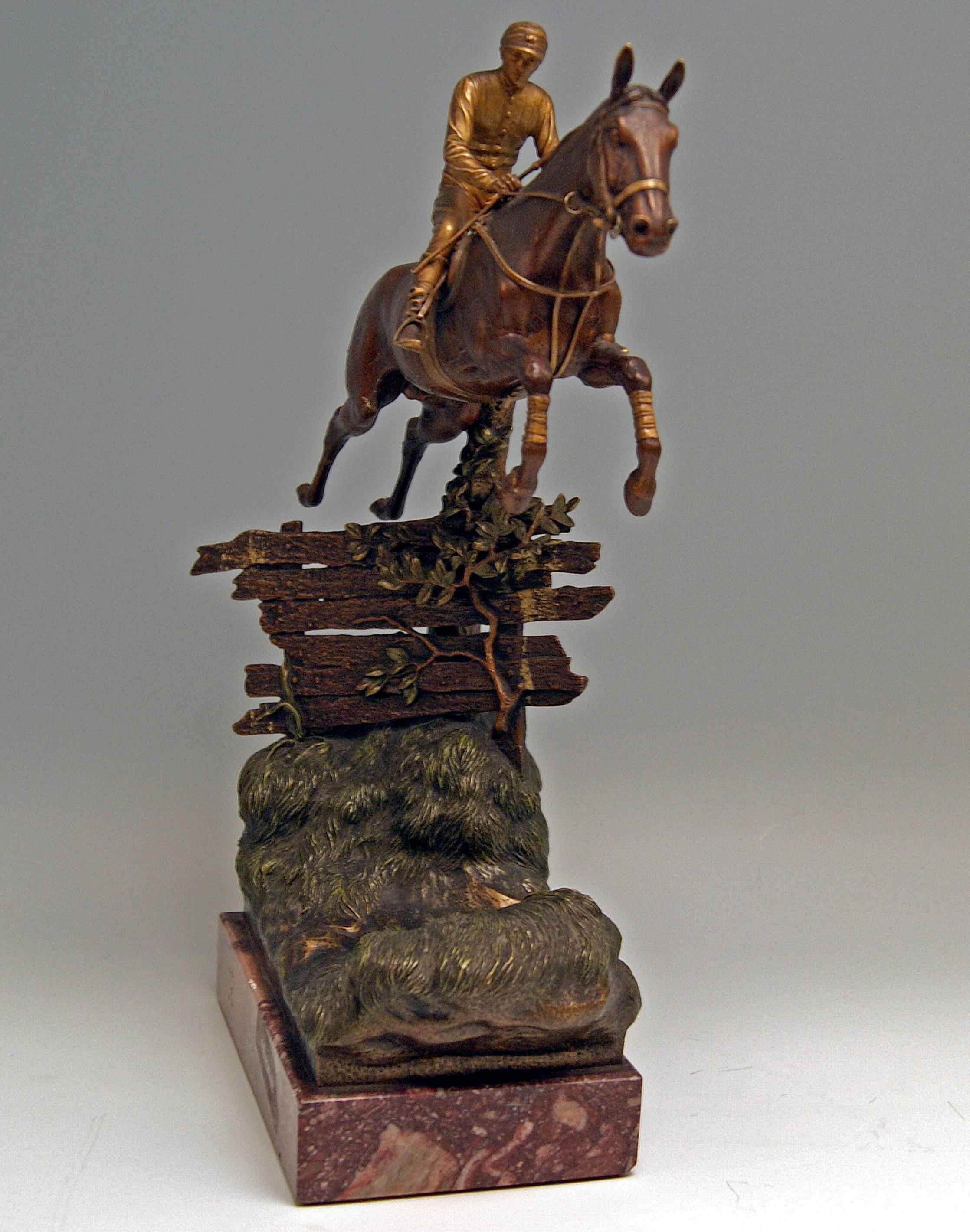 Wiener Bergmann, N Bronze Jockey, Reiten auf springendem Pferd, um 1920 im Zustand „Hervorragend“ im Angebot in Vienna, AT