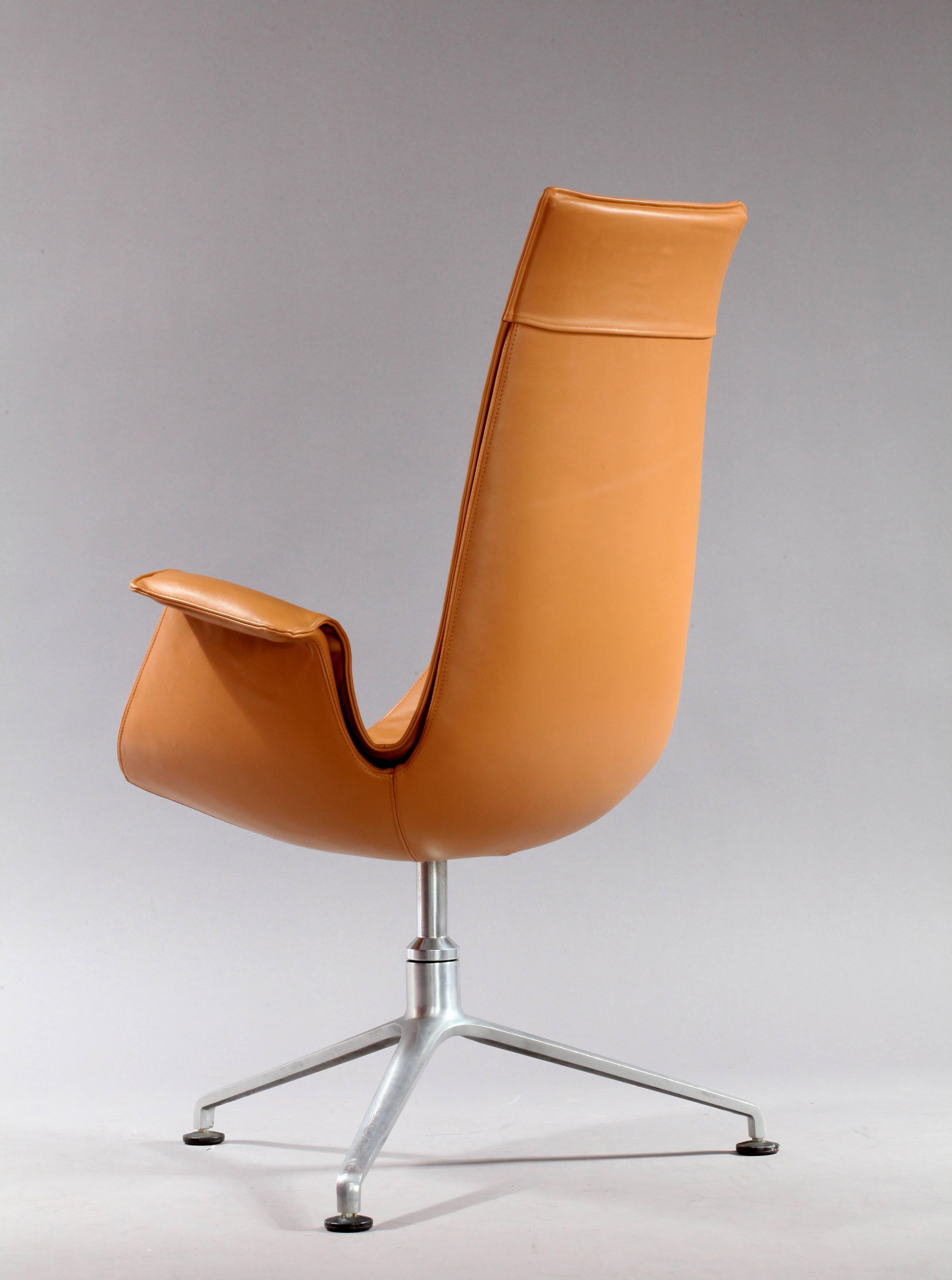 Pair of Tulip chairs, model FK 6725. Fiberglass shell with patinated cognac leather Upholstery, polished aluminium tripod base.
Production Kill International, 1966.
Measures: Height 41 inch (105cm),
Seat height 17 inch (44 cm),
Width 24 inch (60