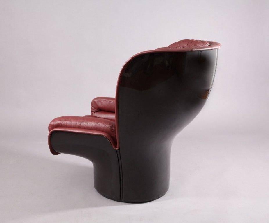 Elda chair.
Designer Joe Colombo.
Manufacturer comfort.
Italy, 1960.
Red/brown leather, black fiberglass.