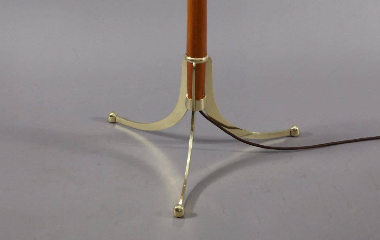 Floor lamp,
designer Josef Frank,
Austria, 1940.
A very early and radical design from one of the most influential figures of Mid-Century modernism. The tapering walnut standard, raised on a bronze tripod base terminating in spherical feet.
two