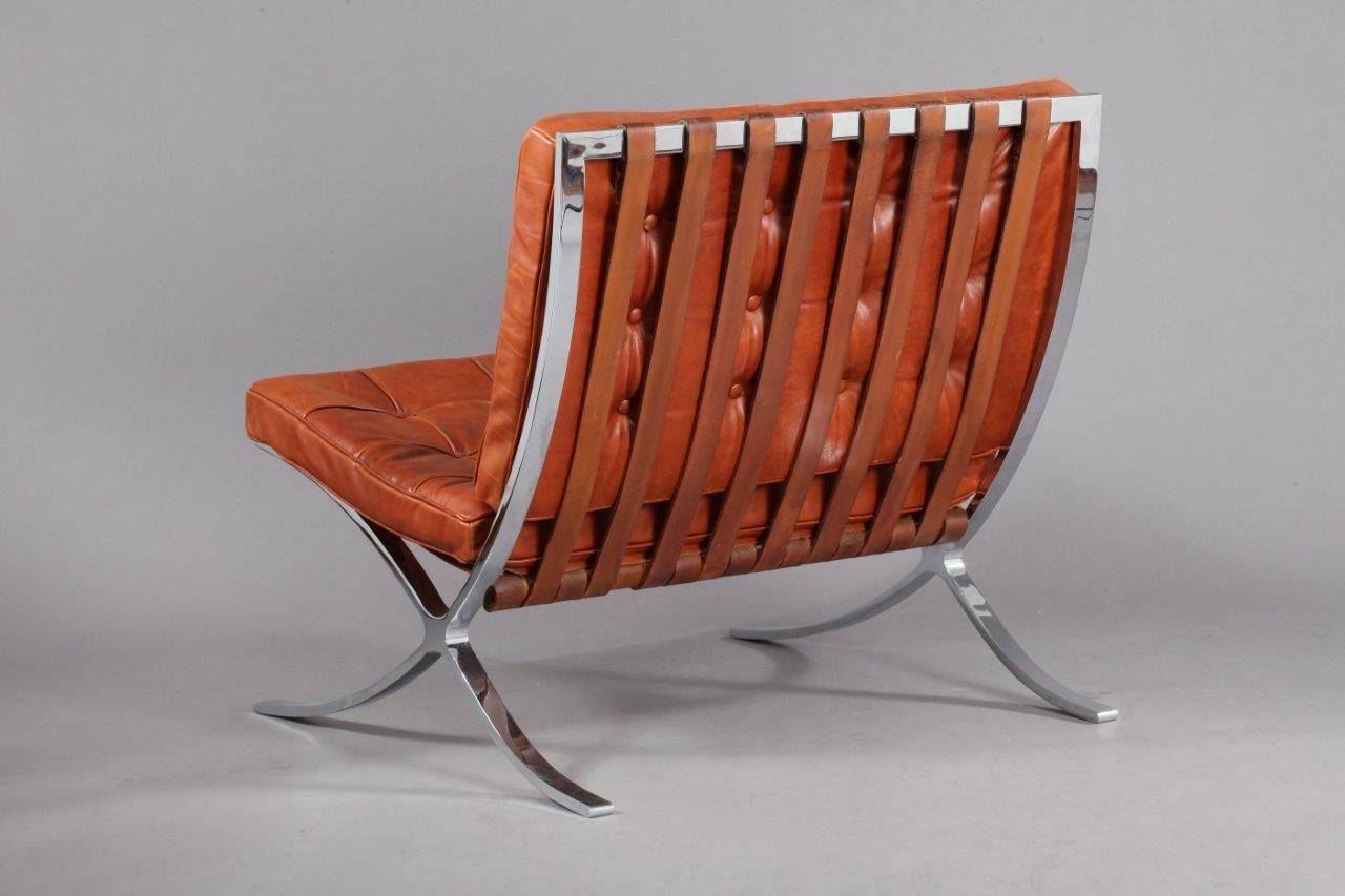 Barcelona chair,
designed Ludwig Mies van der Rohe,
production 1975.
Chromed base,
brown patinated leather.