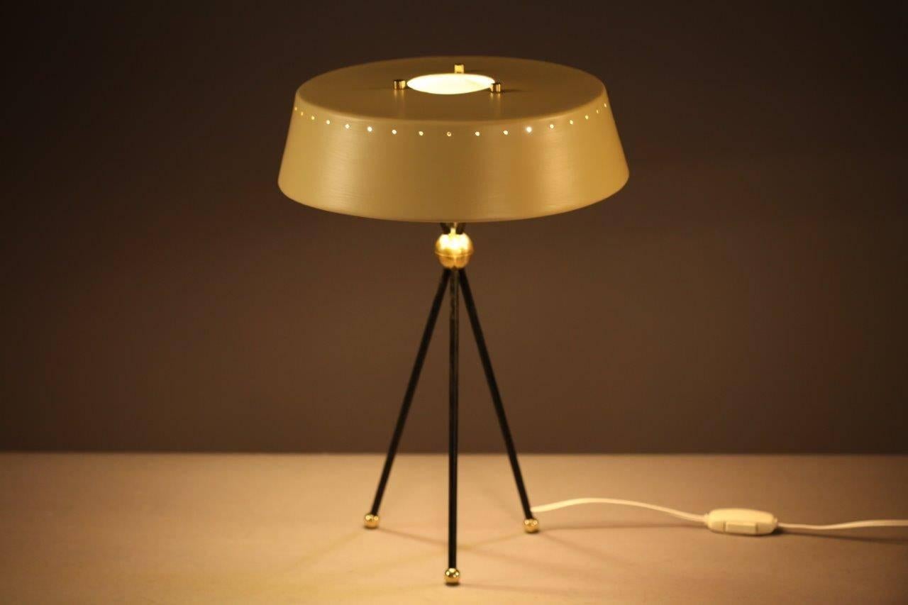 Italian Charming Tripod Table Lamp Attributed Arredoluce, Italy, 1950 For Sale
