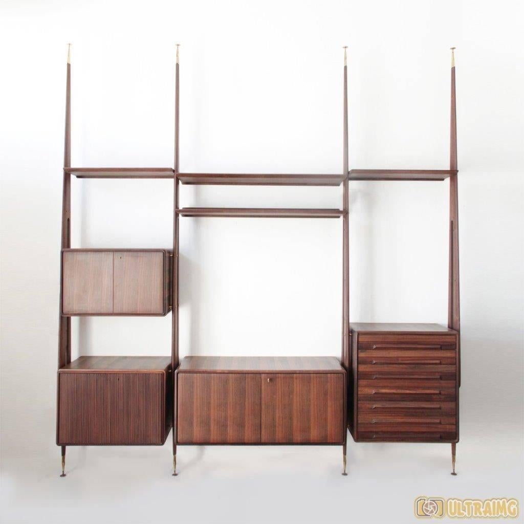 Rare Italian bookshelves and wall unit, manufactured gallerie mobili dárte Cantu, Italy, 1950, high level Italian craftsmanship, made of rosewood with adjustable brass stand and adjustable top.
It consists of rosewood shelves, chest of seven