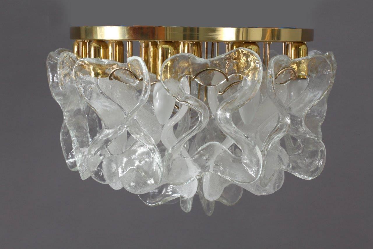 Ceiling crystal glass flush mount,
manufacturer Kalmar, Austria, 1970.
Crystal glass and
brass ceiling fixture.