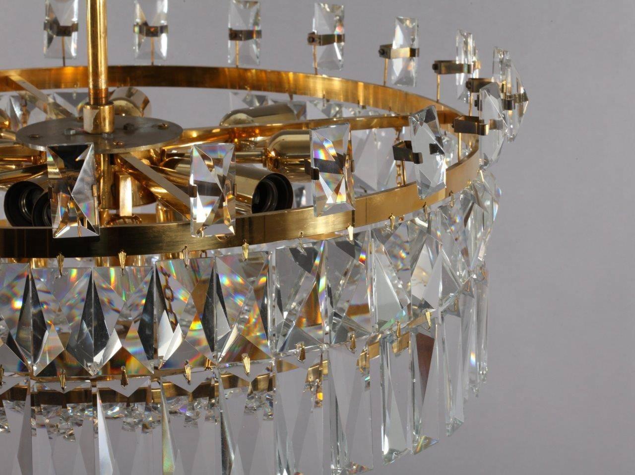 Huge Spectacular Crystal Glass Chandelier Oswald Haerdtl, Lobmeyer, Vienna, 1972 1