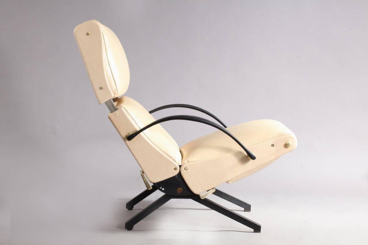 Iconic Osvaldo Borsani P40 lounge chair,
manufacture Tecno, Italy, 1955,
lounge chair with adjustable backrest, armrests, seat and expandable footrest. The condition is good, mechanics are working fine.
  