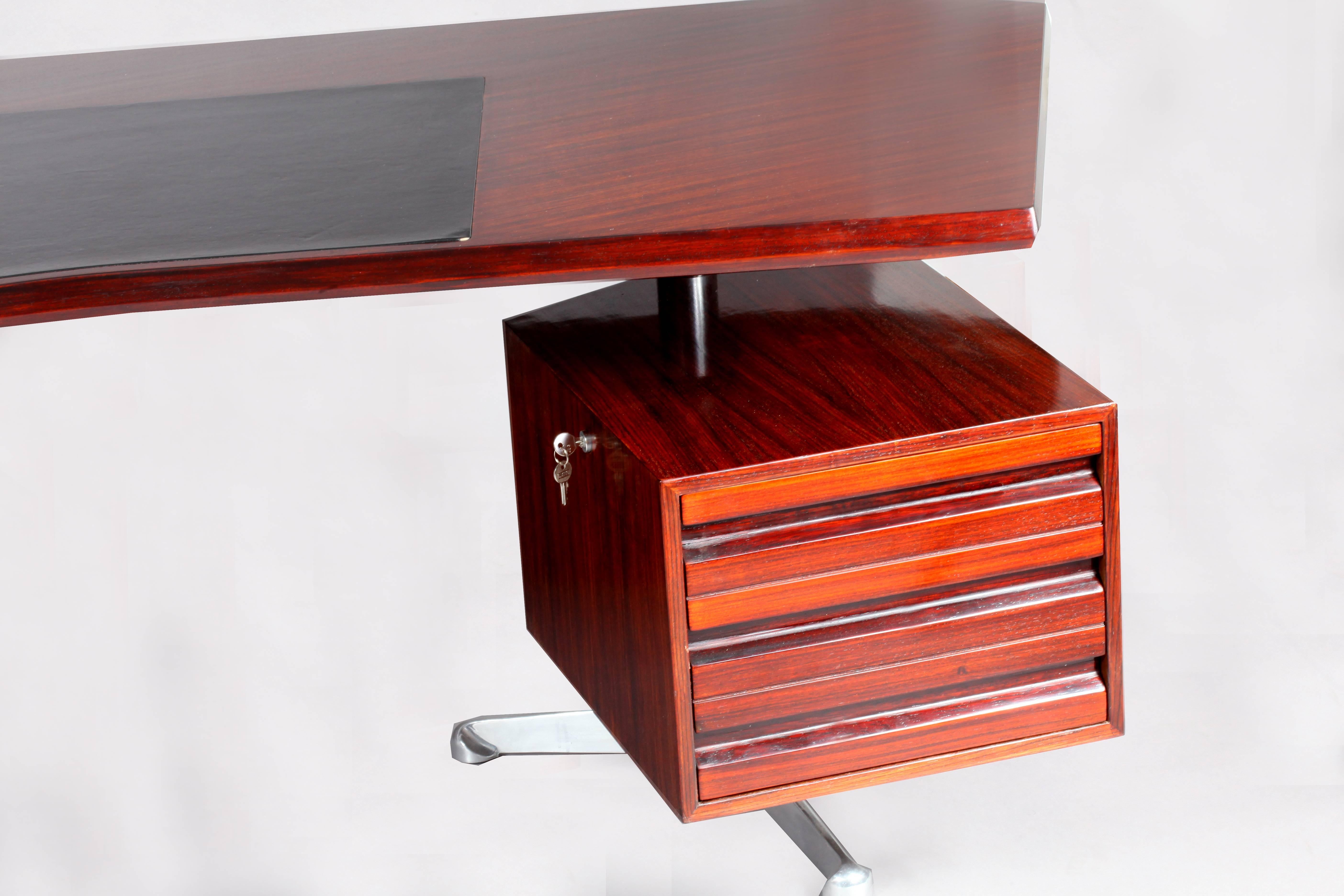 20th Century Rosewood Executive Desk by Osvaldo Borsani for Tecno Milano
