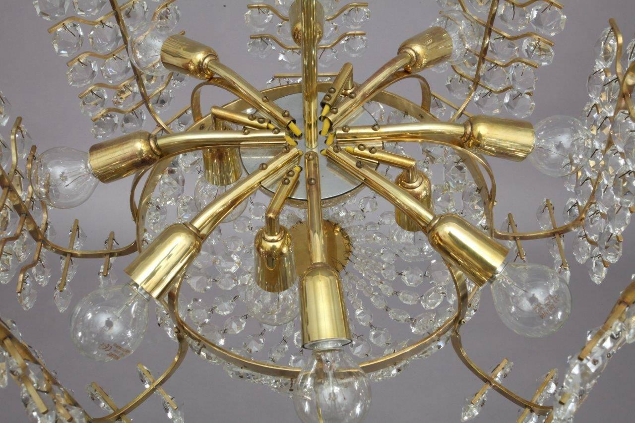 Beautiful Crystal Glass Chandelier by Bakalowits, Vienna, 1950 For Sale 2