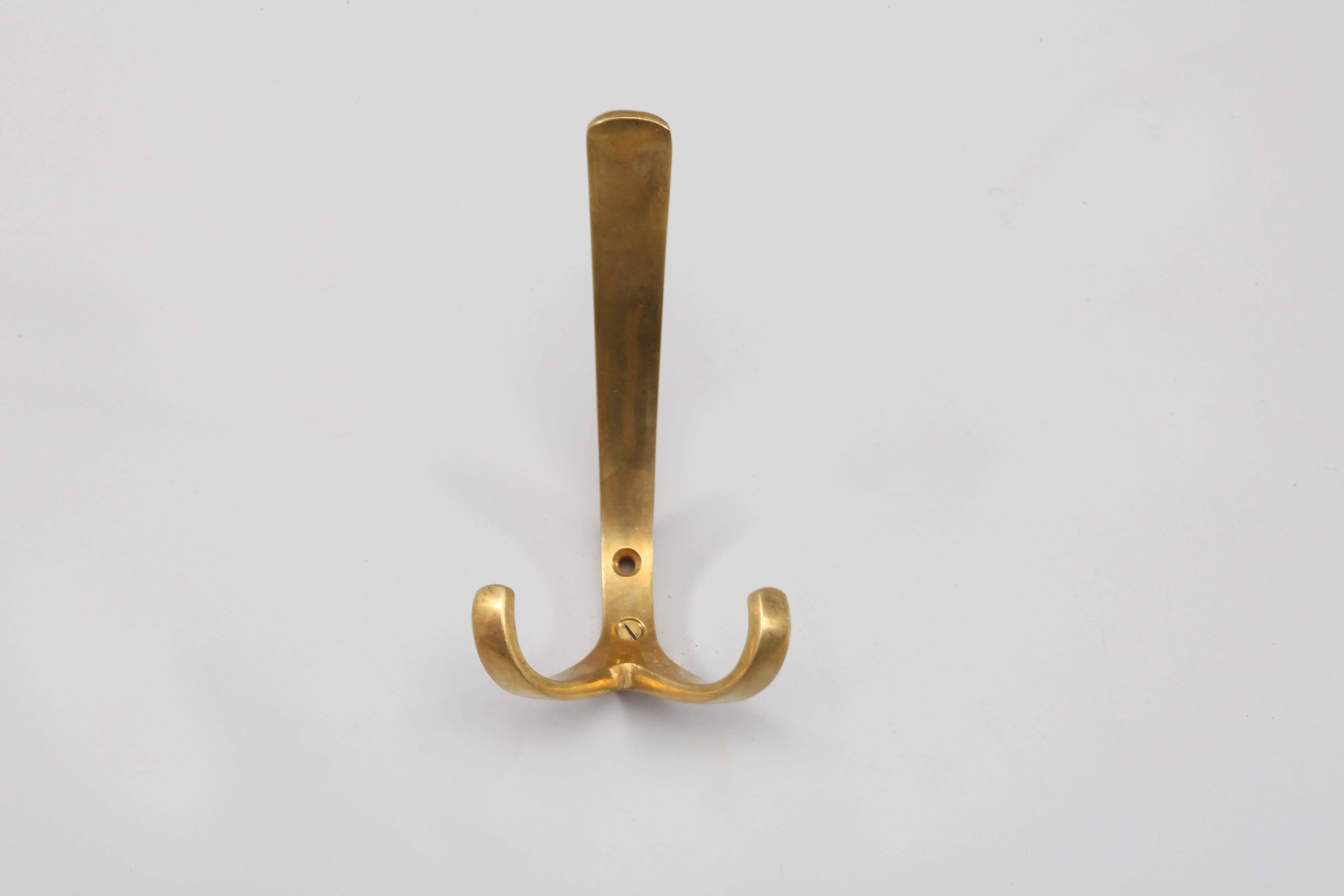 Five double hooks,
Carl Auböck,
Vienna, 1950.
Solid brass
All hooks coming with the fitting brass screws.
 