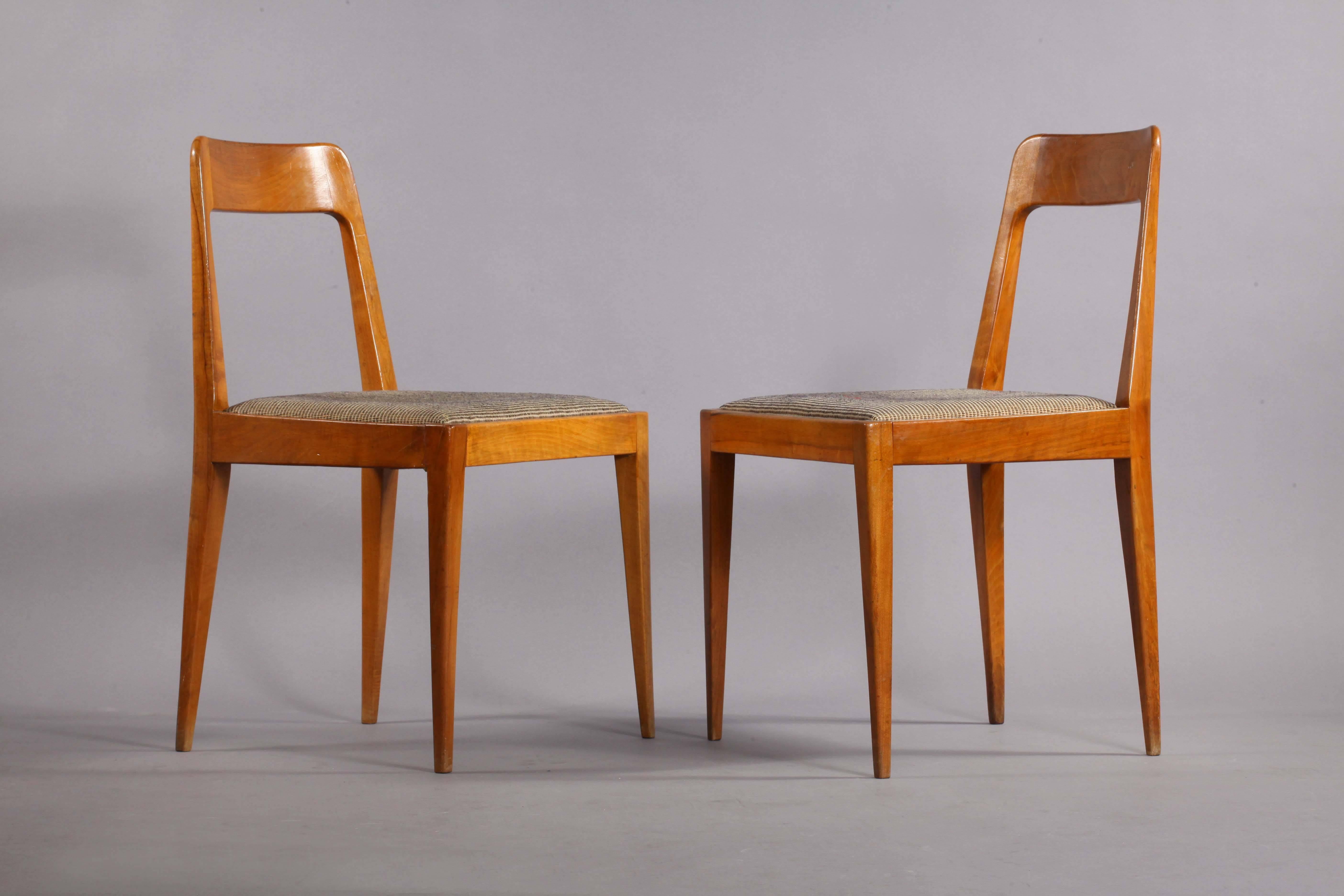 Two chairs
Carl Auböck,
manufacted by Österreichische Werkstätten,
Vienna 1950.
original Fabric,
model Nr. A7,
sticker on the bottom of the seat.