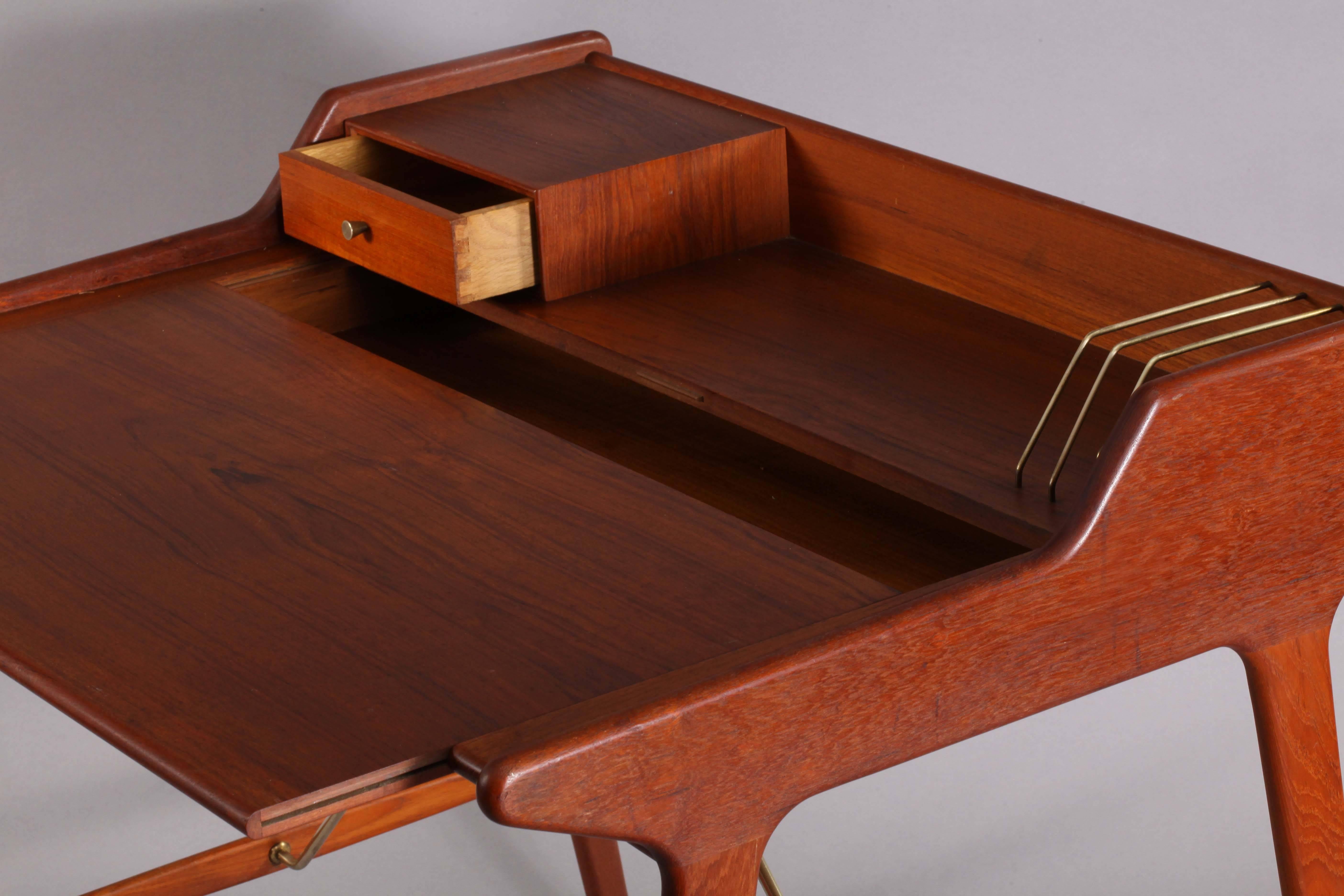 Writing desk,
Arne Wahl Iversen,
Denmark 1950,
solid teak, brass.
Extendable writing plate.
    