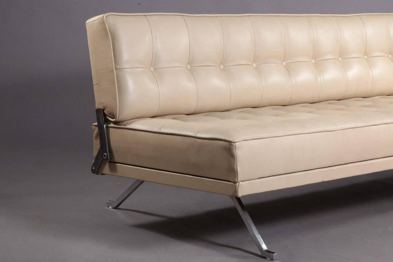 Very nice sofa or daybed by Johannes Spalt for Wittmann, Austria, 1960. 
Superb model, named 'Constanze.' This early model, with chrome frame, is hard to find nowadays. 
By one hand movement the 'Constance' change from sofa to daybed. Beautiful and