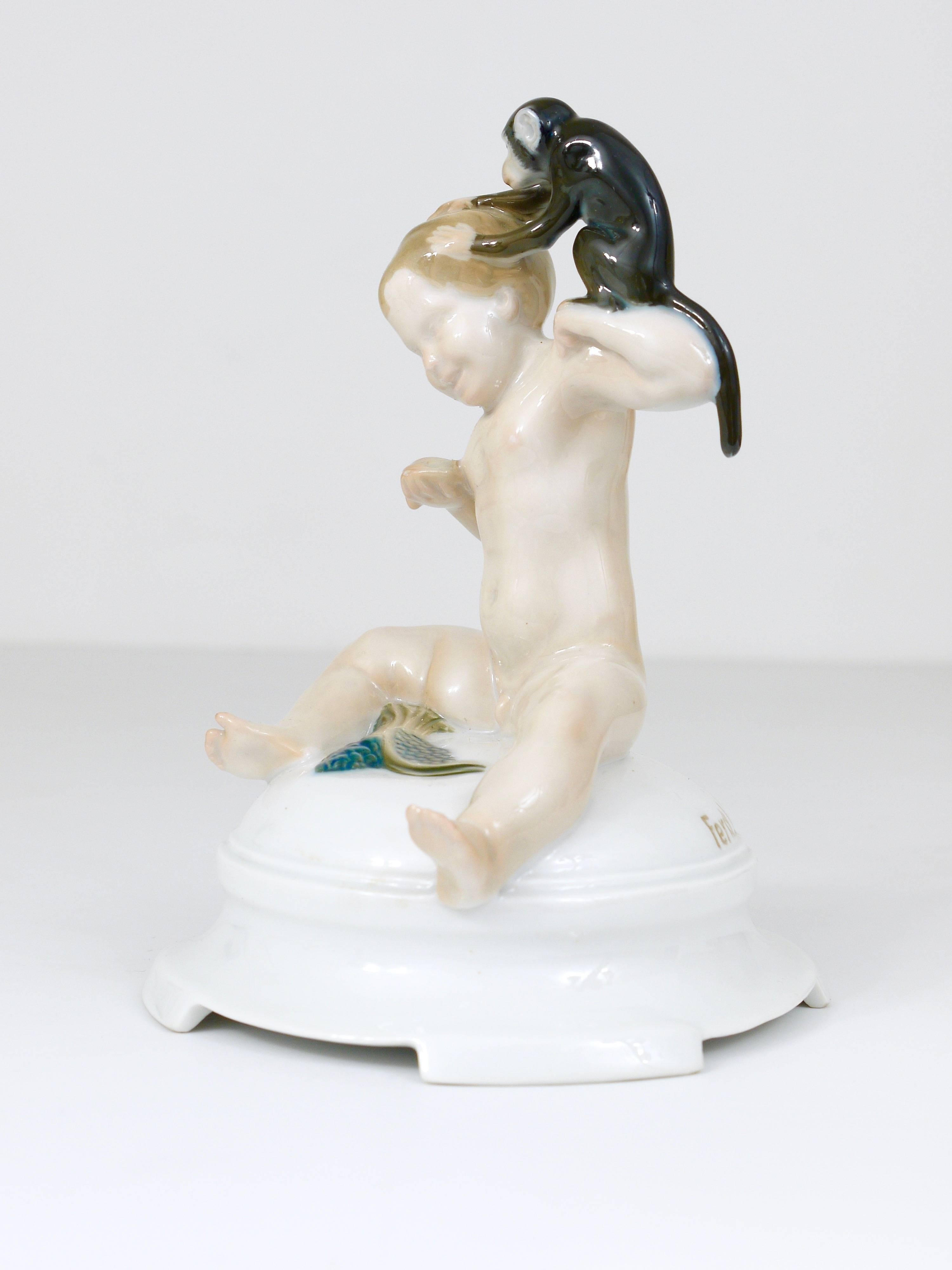 1910s Escultura de porcelana Rosenthal Putto y mono de Ferdinand Liebermann Porcelana en venta