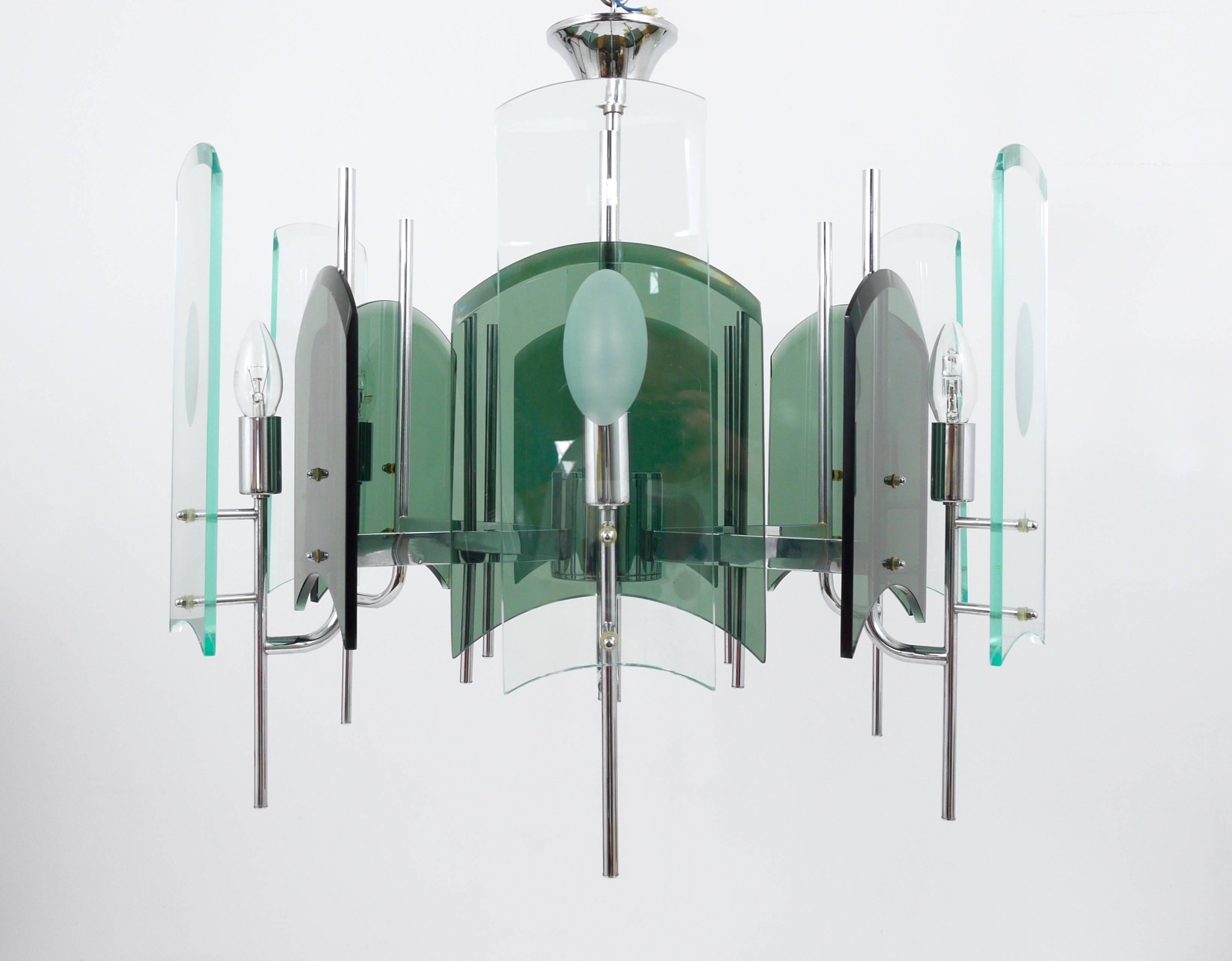 A beautiful Italian modernist chandelier with green/grey and clear faceted glasses mounted on a chrome-plated six-arm frame. In the style of Max Ingrand Fontana Arte from the 1960s. In very good condition. Height of stem can be adjusted upon request