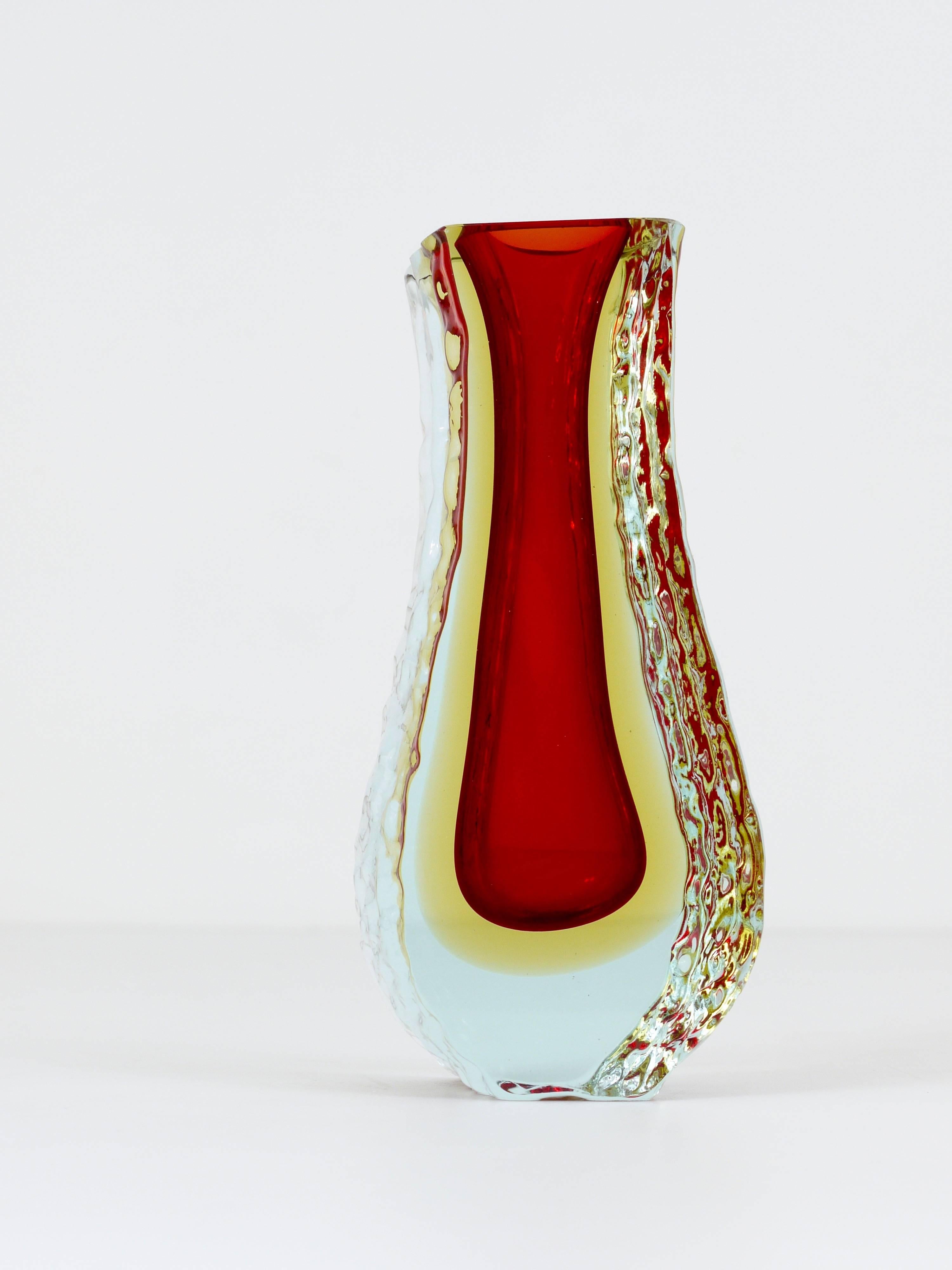 Beautiful Italian Sommerso Glass Vase by Mandruzzato, Murano, 1960s In Excellent Condition In Vienna, AT