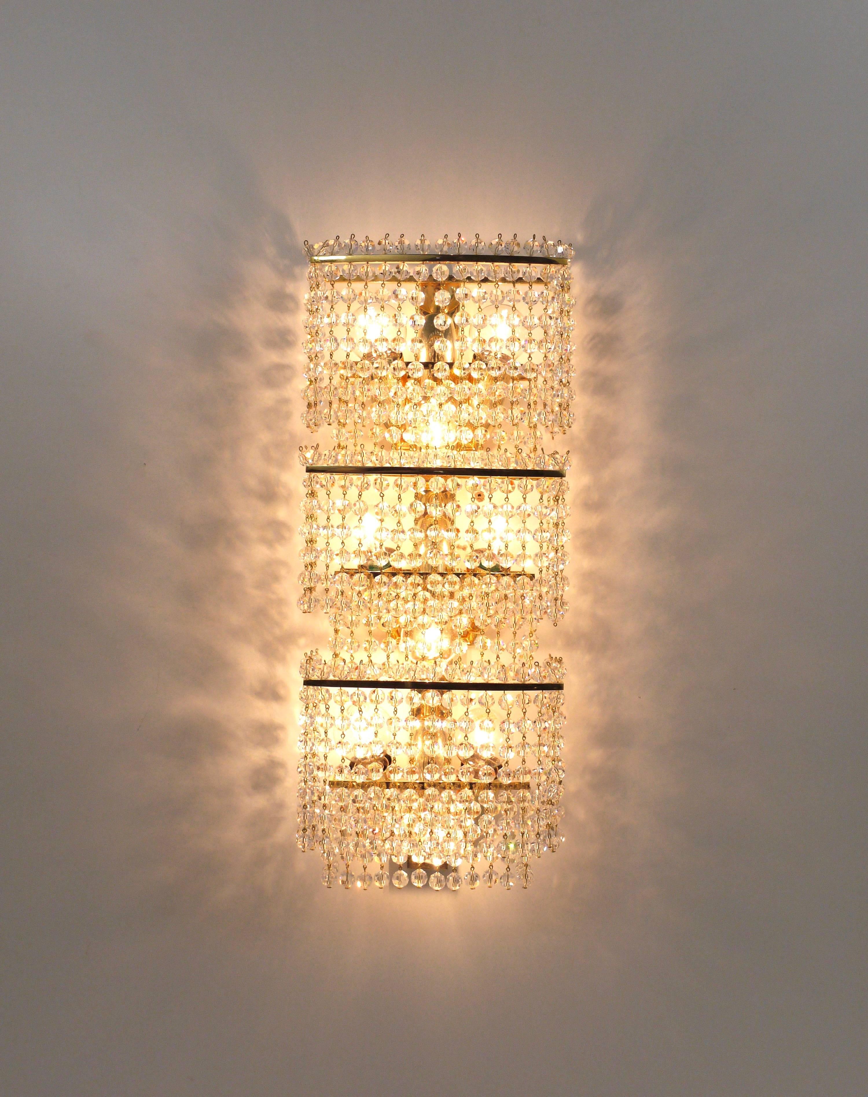 J. & L. Lobmeyr Huge Square Gold-Plated Crystal and Brass Sconce, Austria, 1970s In Good Condition For Sale In Vienna, AT