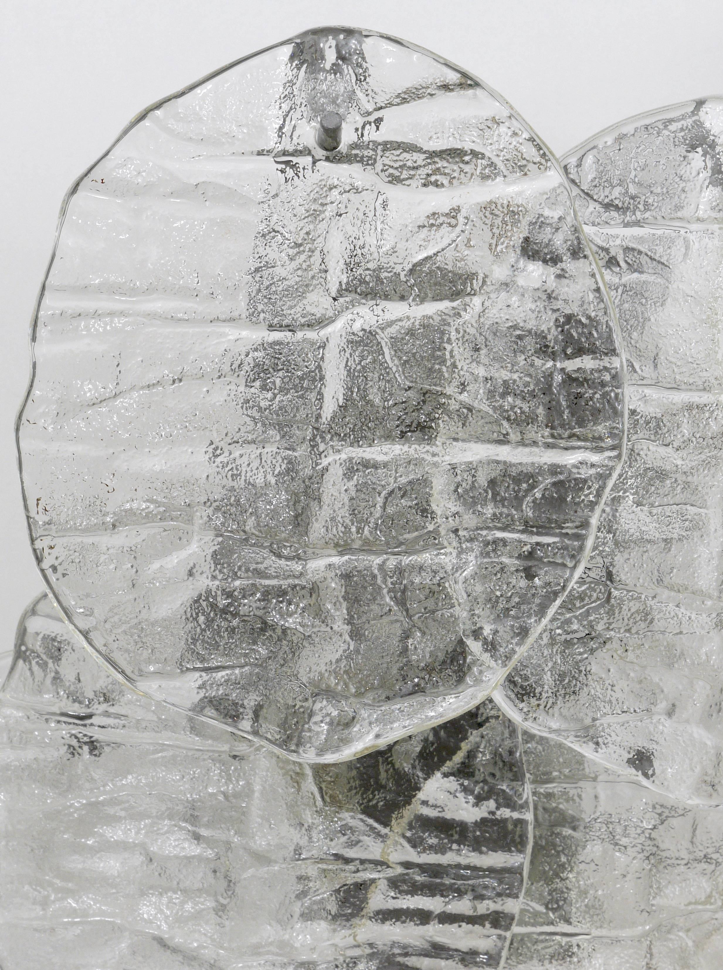 Bis zu drei J.T. Kalmar Blatt Ice Glass Disc Sconces Wall Lights, Österreich, 1960er Jahre im Angebot 1