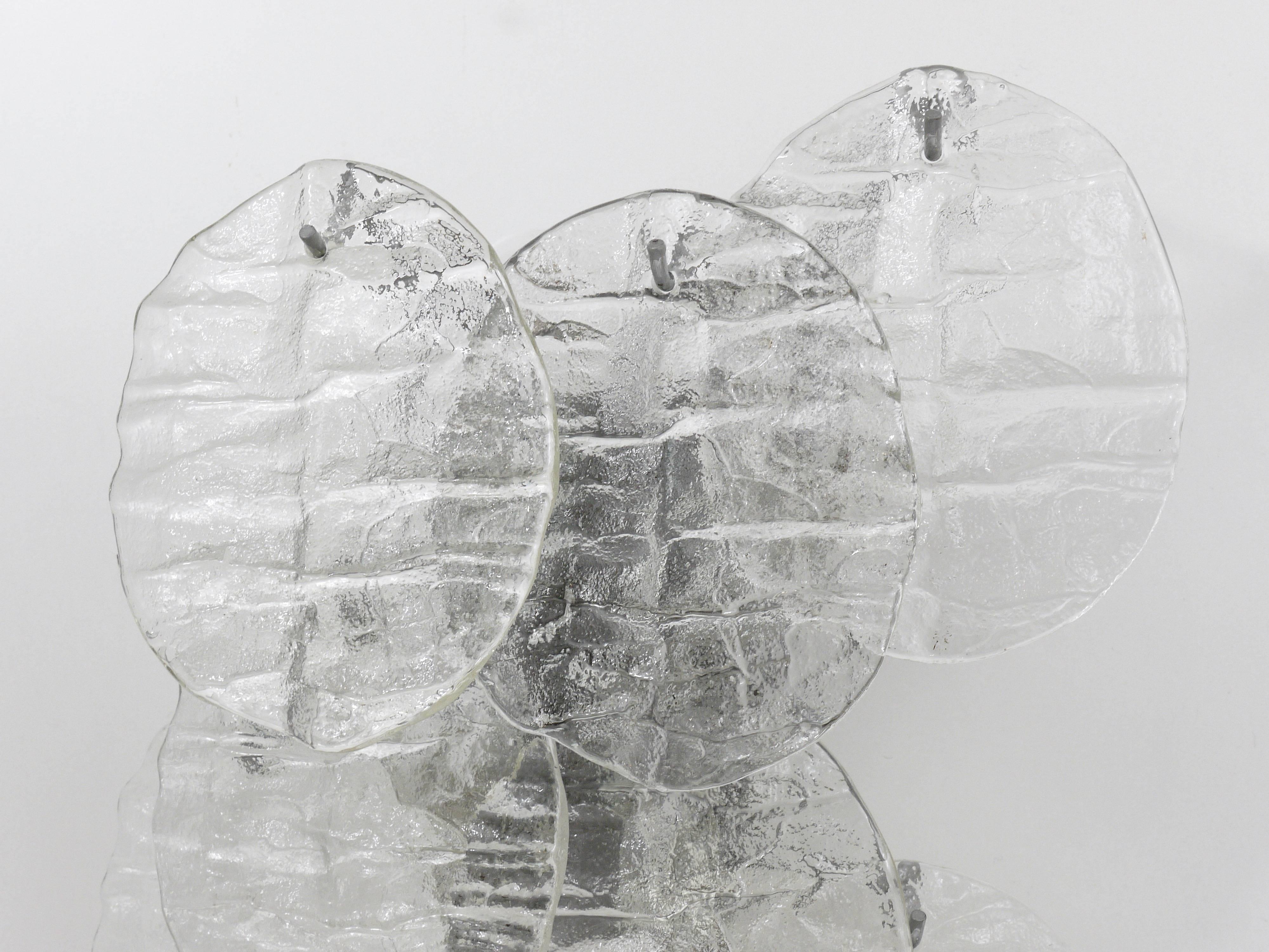 Bis zu drei J.T. Kalmar Blatt Ice Glass Disc Sconces Wall Lights, Österreich, 1960er Jahre im Angebot 2