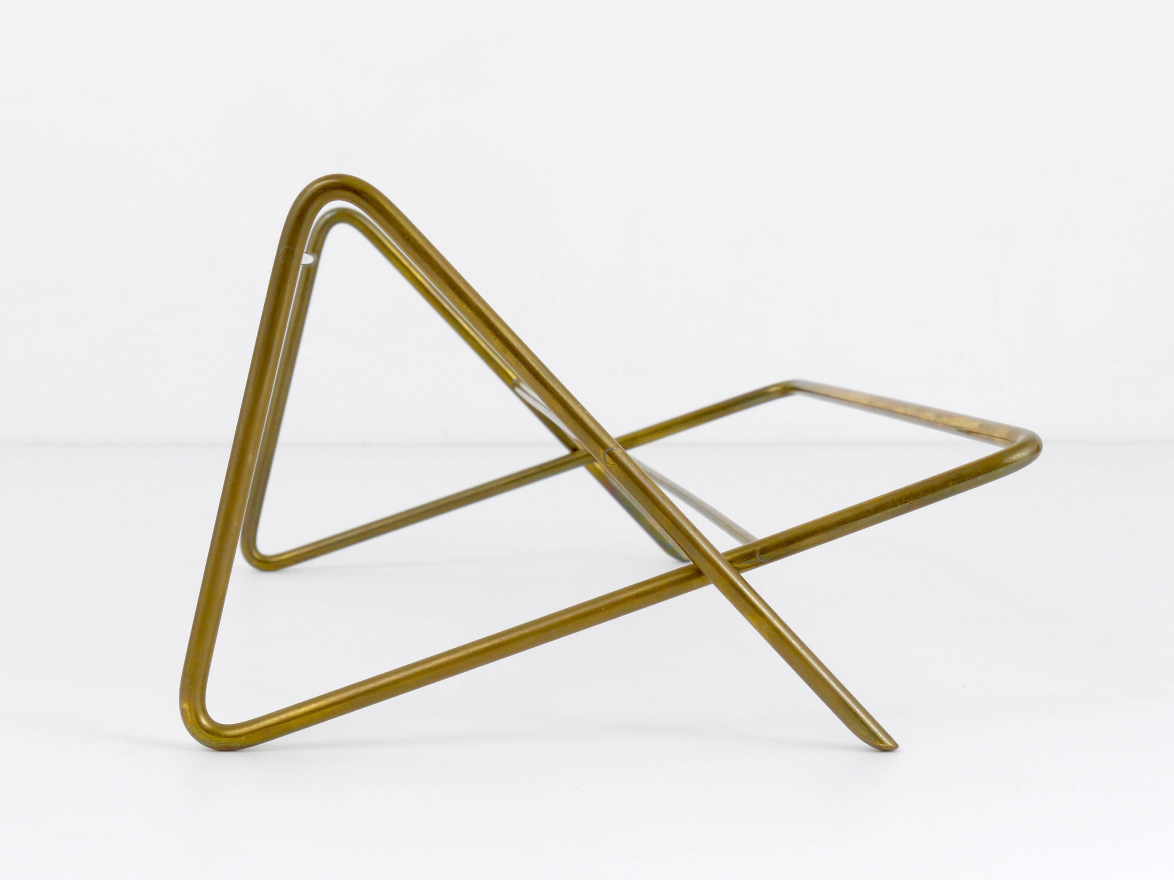 A beautiful modernist brass book stand, designed and executed by Carl Auböck, Austria, 1950s. In excellent condition with nice patina on the brass.