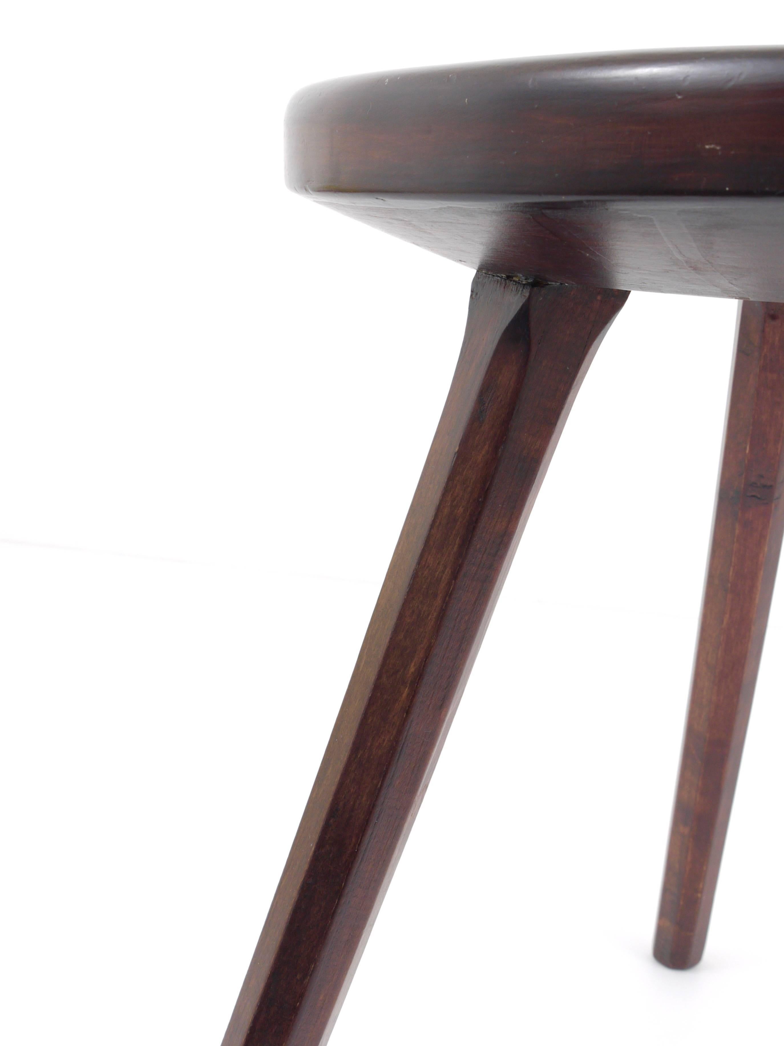 A beautiful French wooden stool from the 1950s in very good condition.