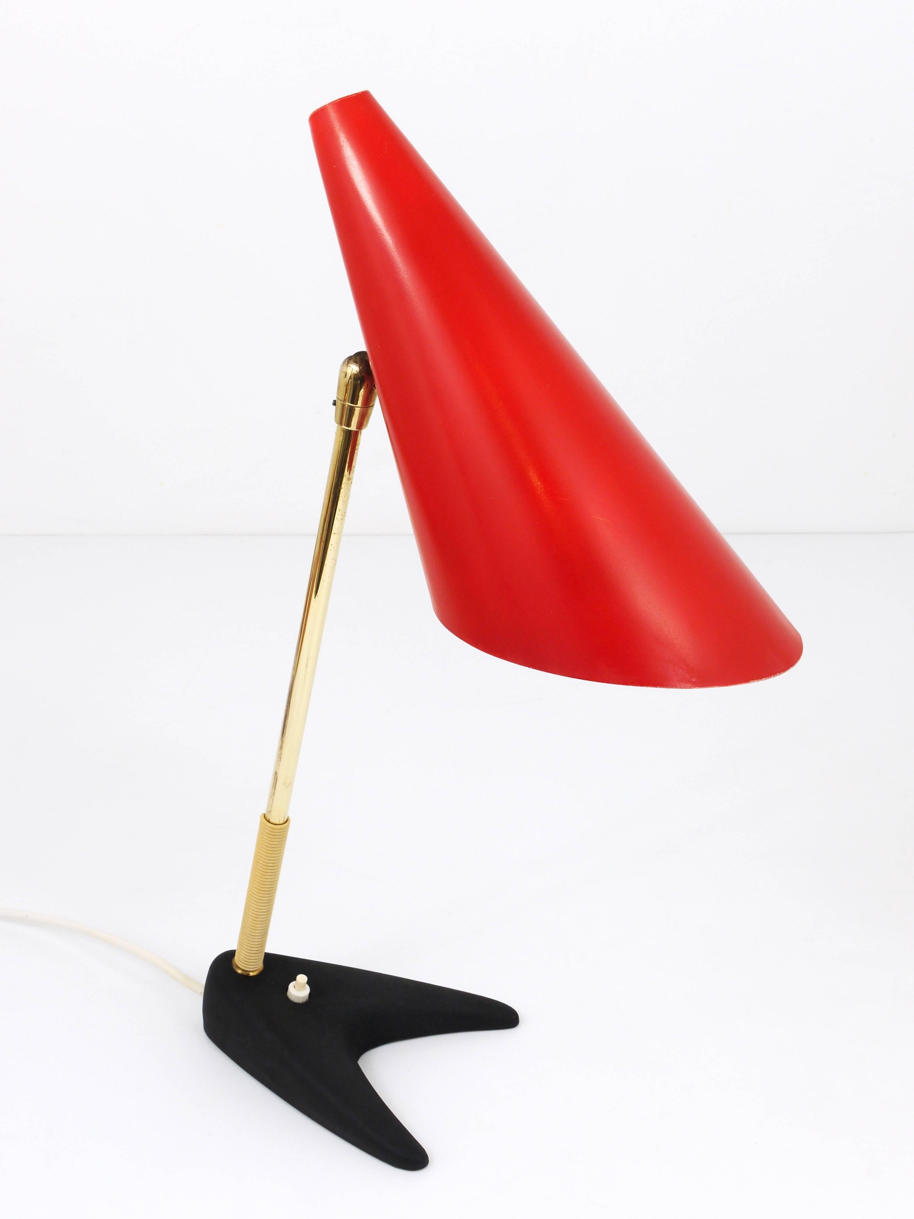 J.T. Kalmar Red Brass Midcentury Table Lamp, Model Style, Vienna, Austria, 1950s For Sale 1
