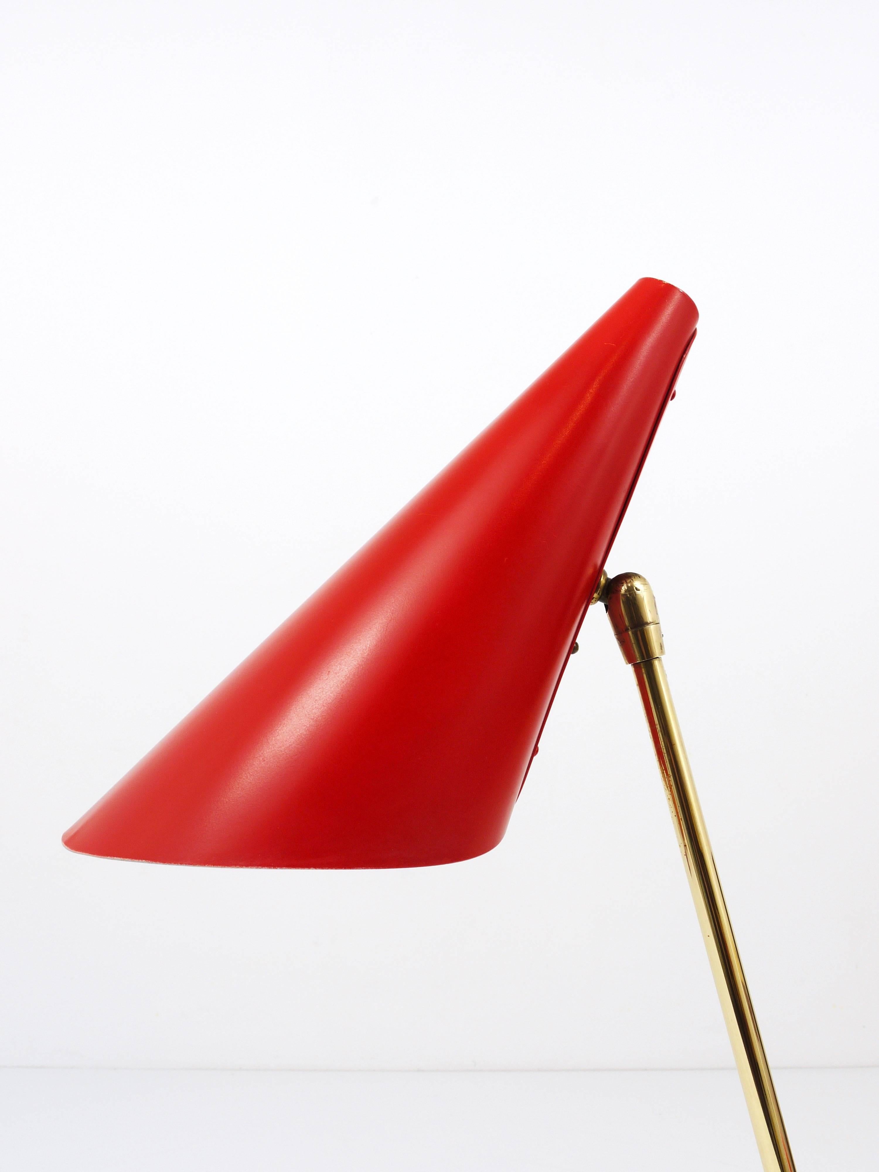 J.T. Kalmar Red Brass Midcentury Table Lamp, Model Style, Vienna, Austria, 1950s For Sale 2