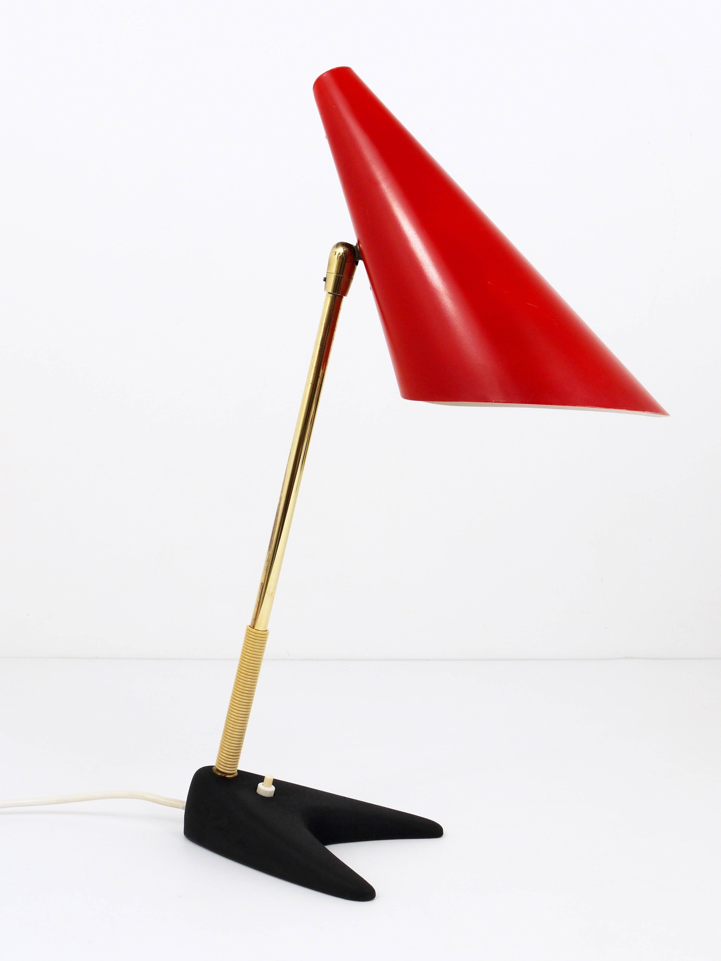 J.T. Kalmar Red Brass Midcentury Table Lamp, Model Style, Vienna, Austria, 1950s For Sale 3