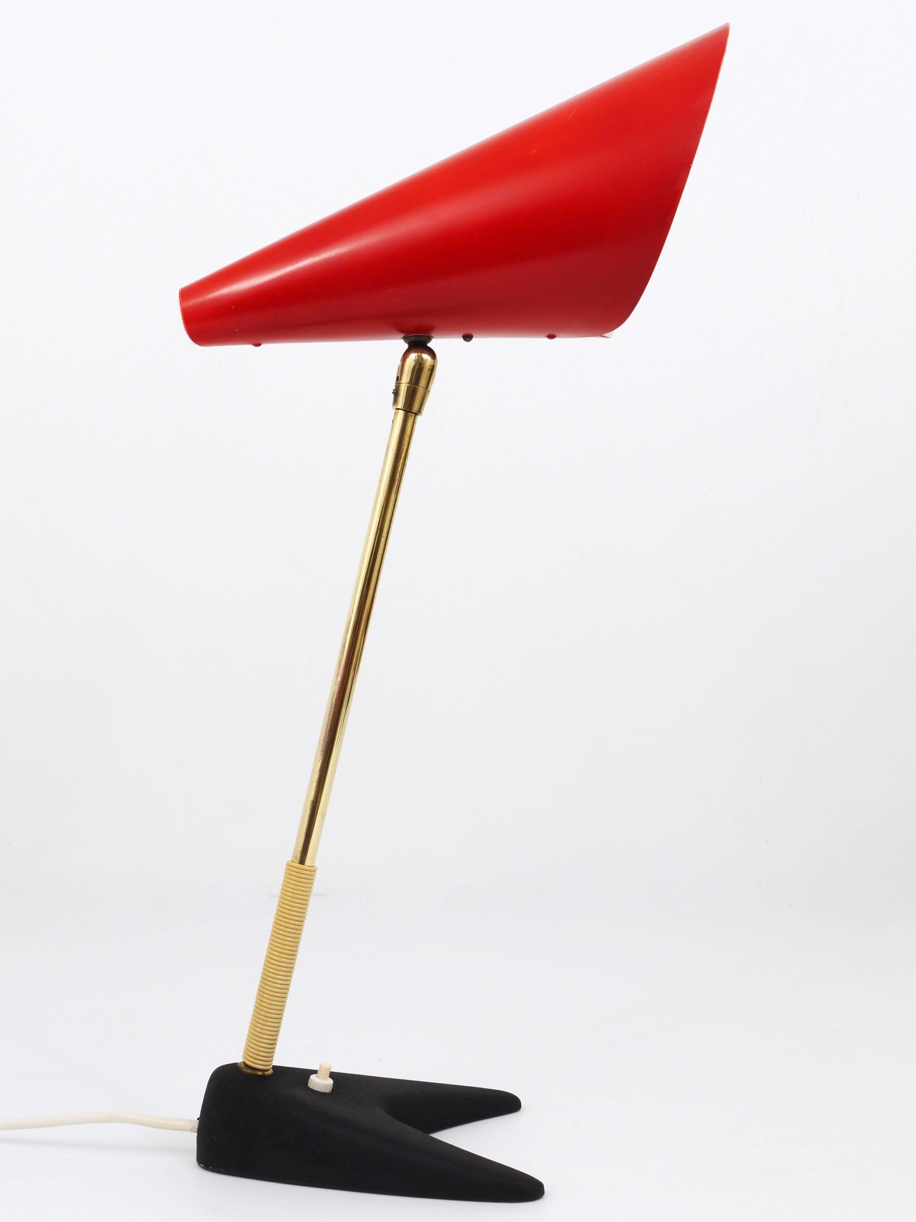 J.T. Lampe de table Kalmar en laiton rouge, style modèle, Vienne, Autriche, années 1950 en vente 3
