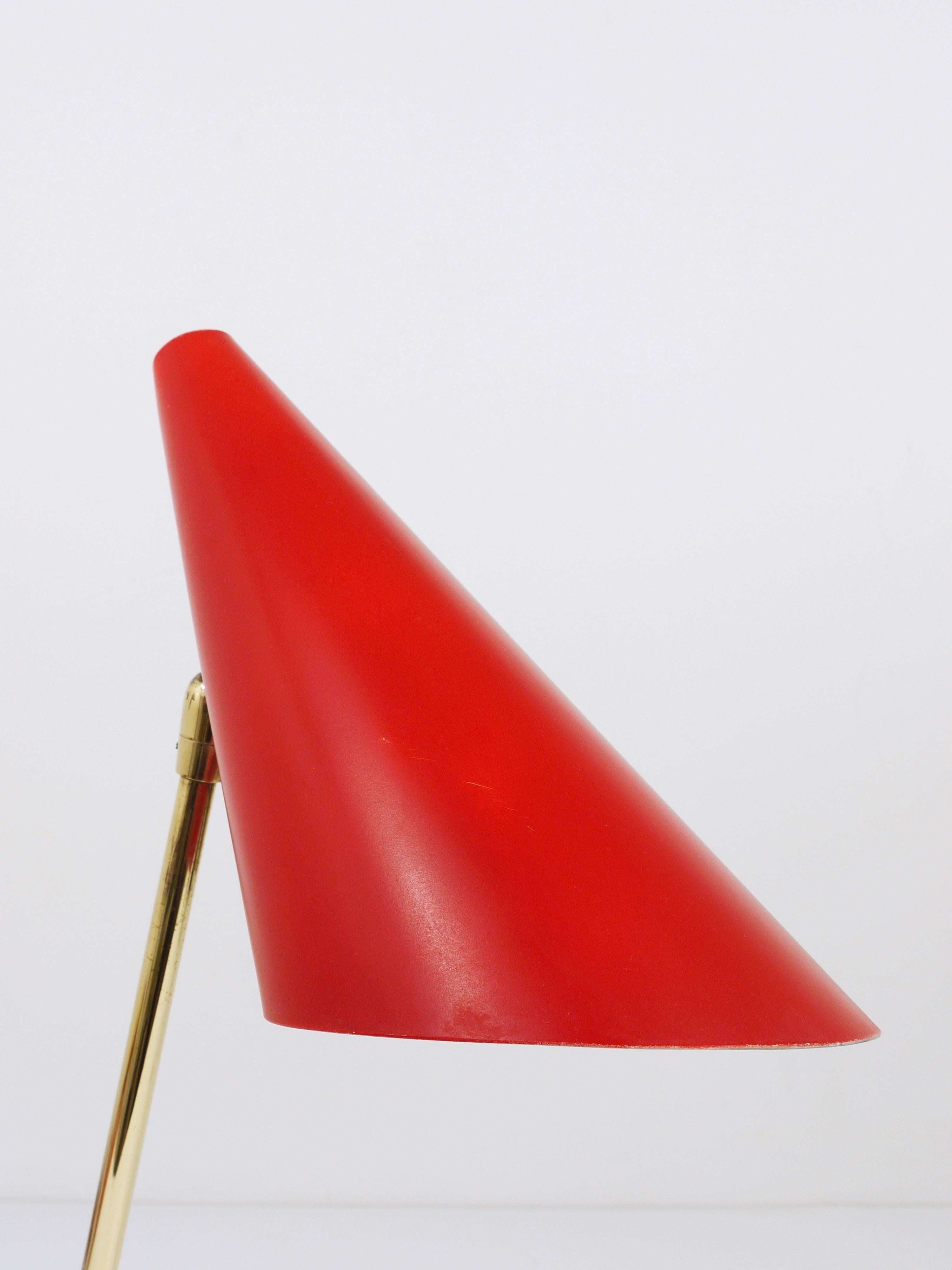 J.T. Kalmar Red Brass Midcentury Table Lamp, Model Style, Vienna, Austria, 1950s For Sale 5