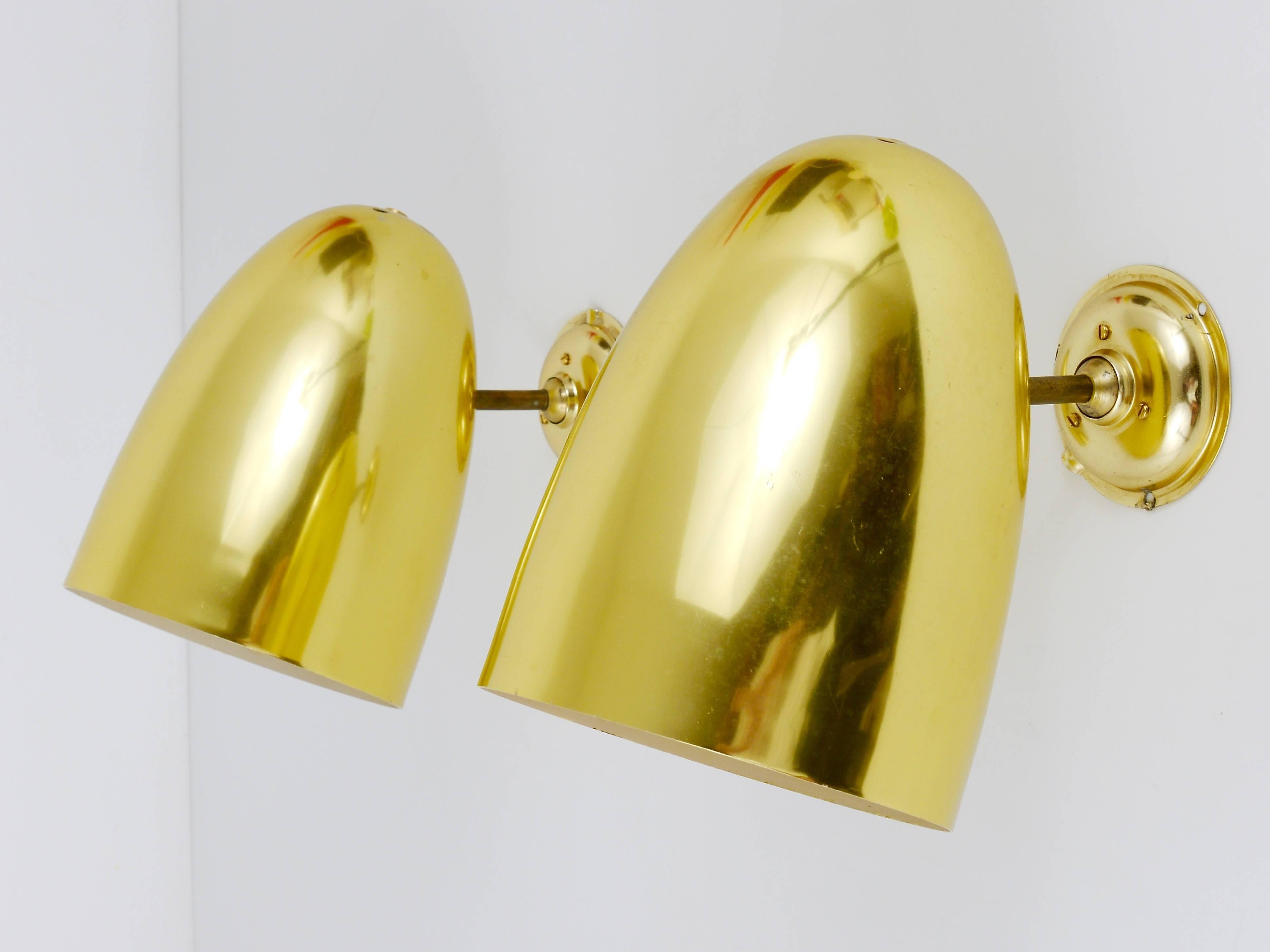 A pair of beautiful Italian modernist wall lights, made in the 1950s. The lamps are made of anodized aluminium and brass and have adjustable arms. Rewired. In good condition with charming patina on the metal.