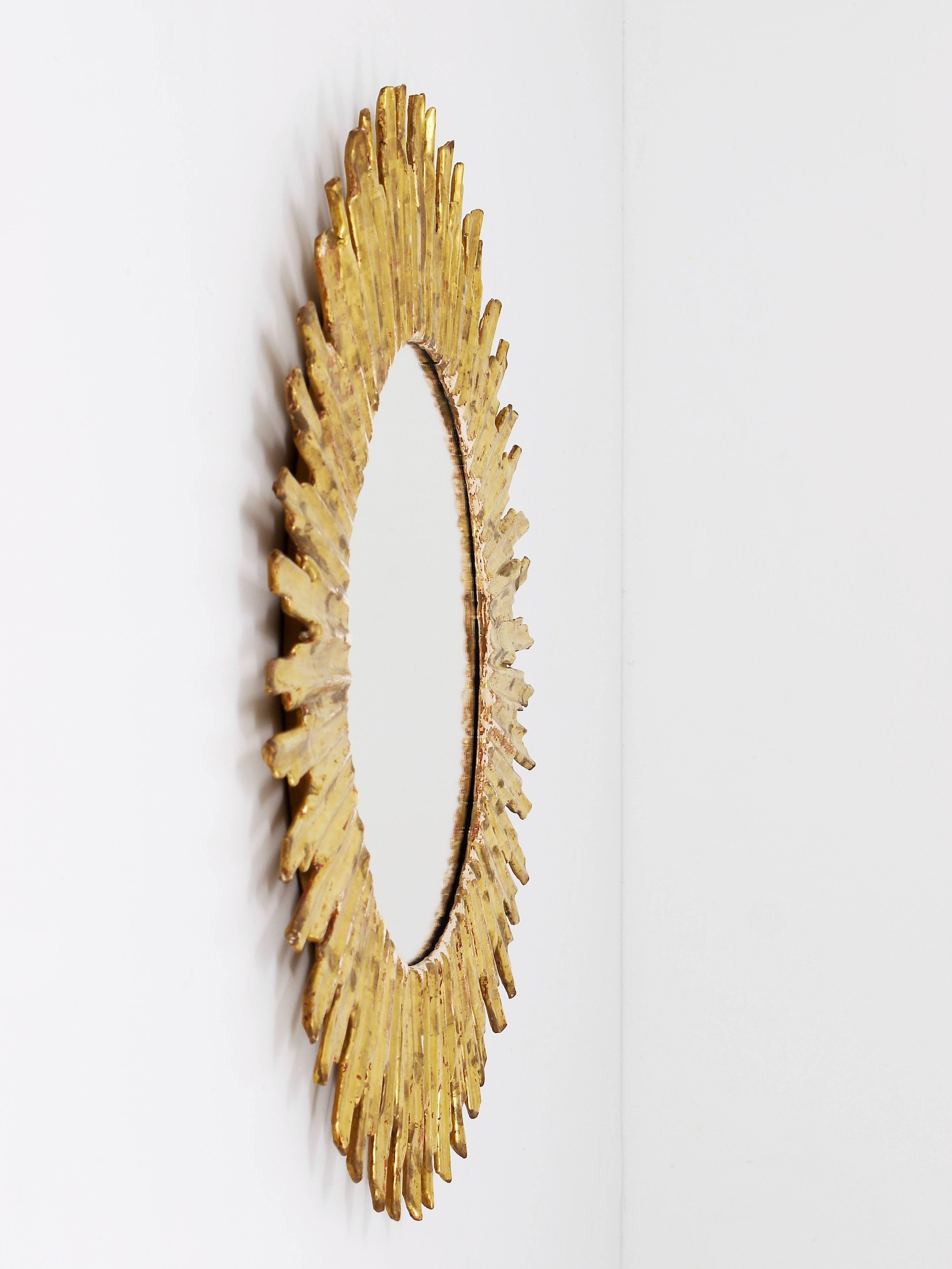 Beautiful Carved Giltwood Sunburst Mirror, France, 1950s (Moderne der Mitte des Jahrhunderts)