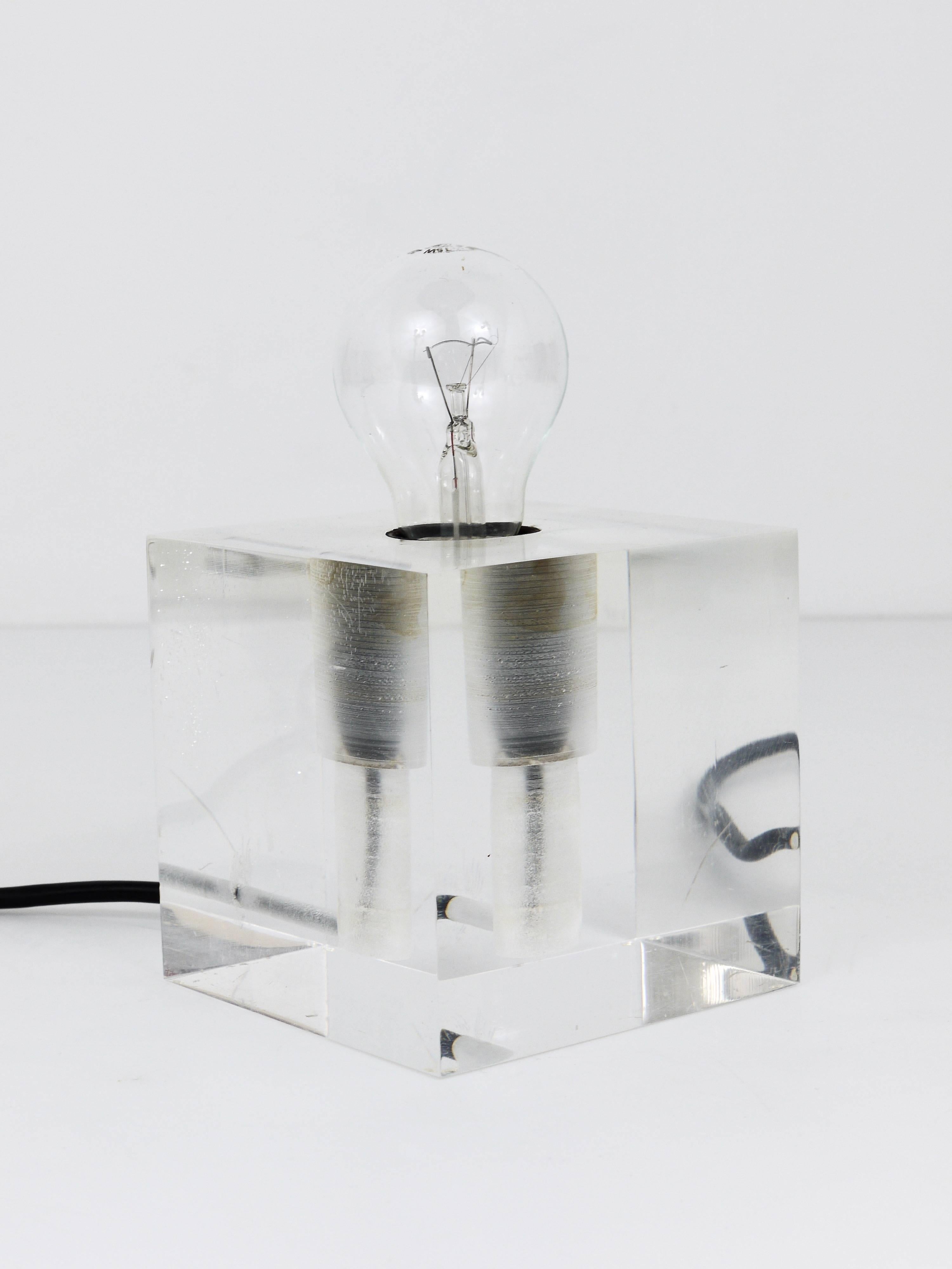 Postmodern Lucite Cubic Table or Side Lamp, Italy, 1970s For Sale 2