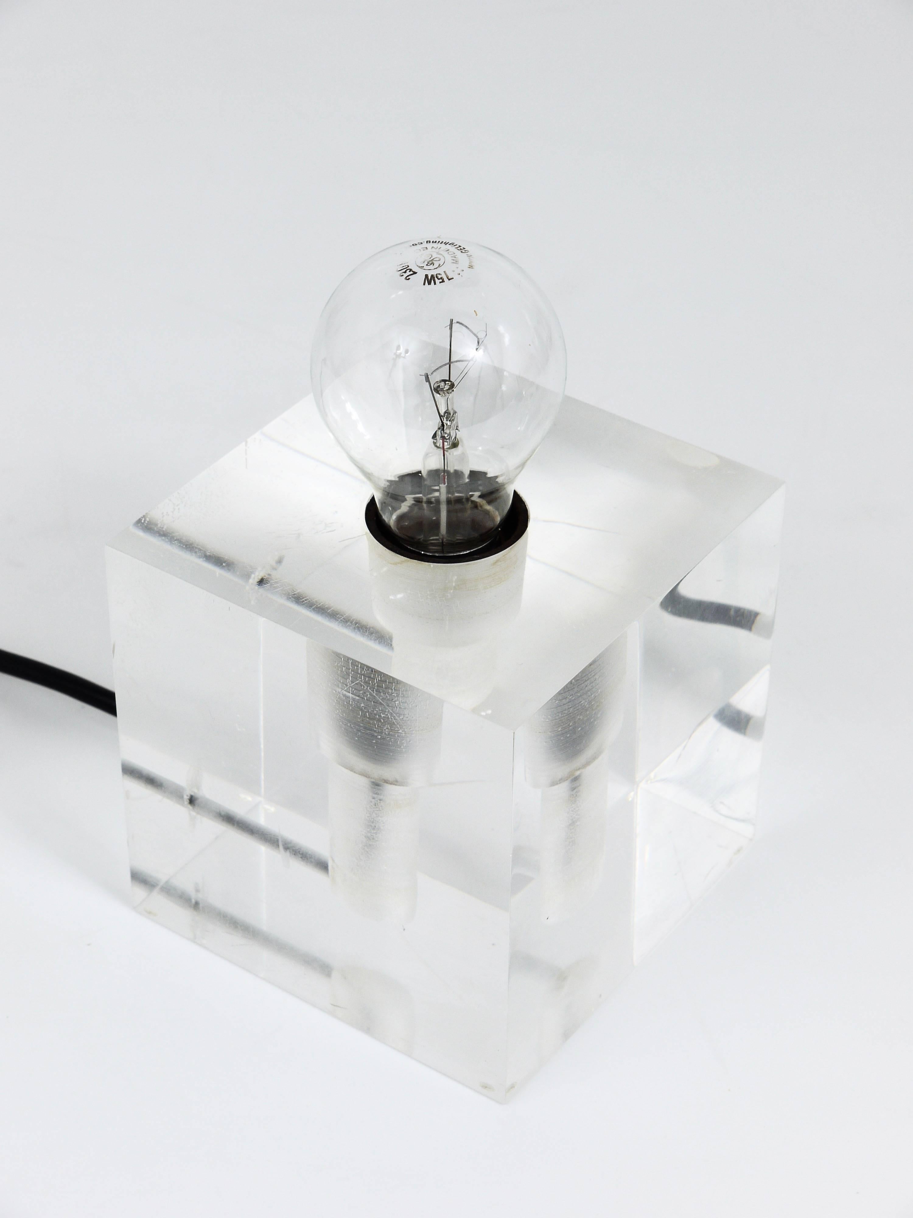 Postmodern Lucite Cubic Table or Side Lamp, Italy, 1970s For Sale 3