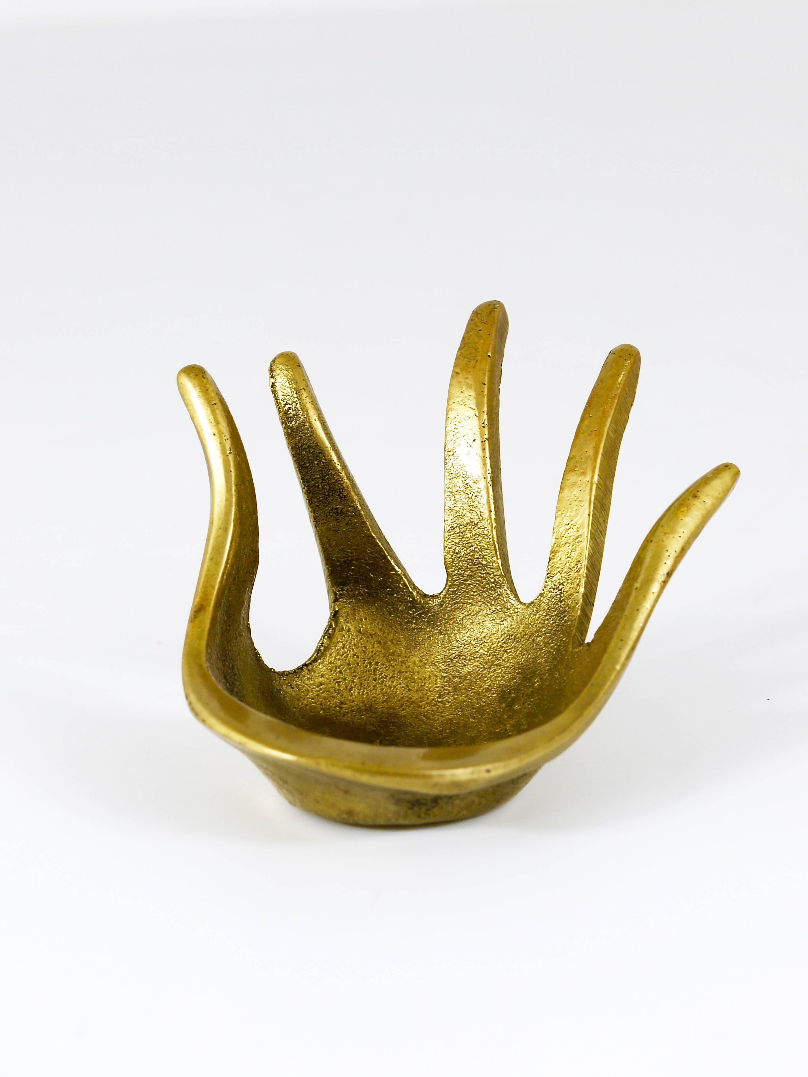A beautiful modernist ashtray in the shape of a hand. A humorous design by Walter Bosse, executed by Baller Austria in the 1950s. Made of brass, in excellent condition.