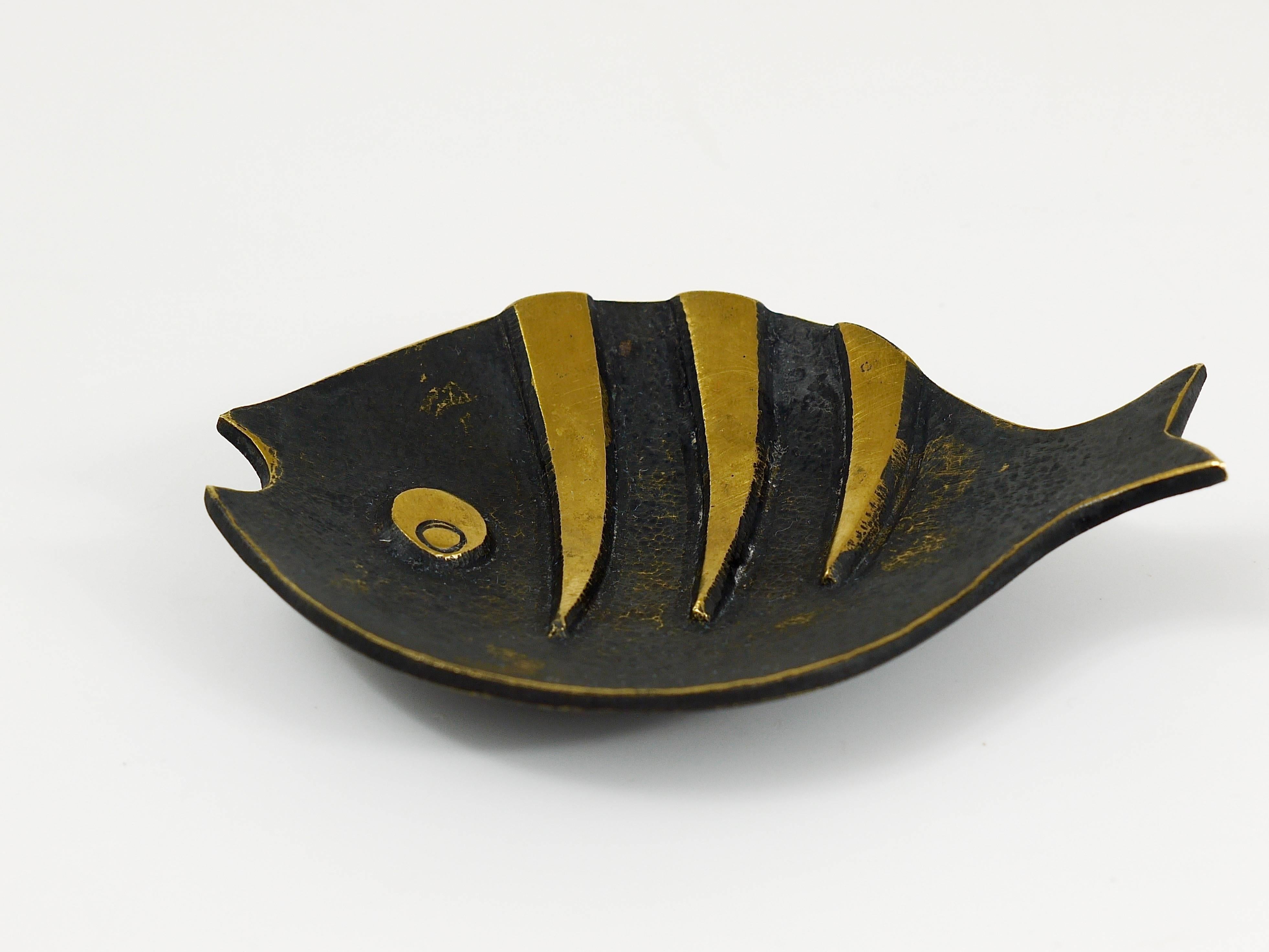 A charming modernist brass bowl or ashtray in the shape of a fish. A humorous design by Walter Bosse, executed by Hertha Baller Austria in the 1950s. Made of brass, in good condition with nice patina. Marked. Also suitable as a vide poche or pin