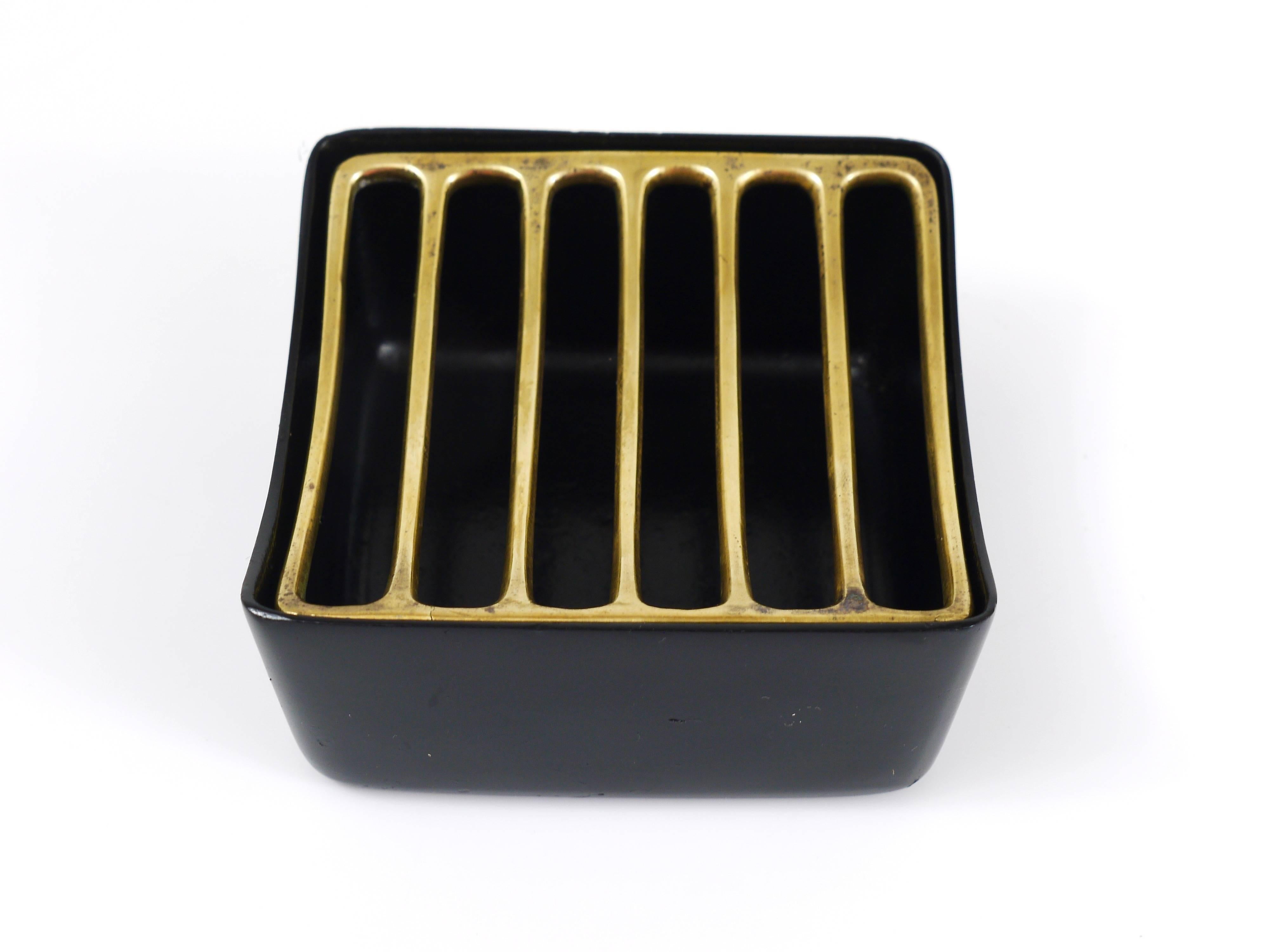 A beautiful Mid-Century ashtray, executed in the 1950s by Werkstätte Hagenauer, Austria, in good condition with patina.